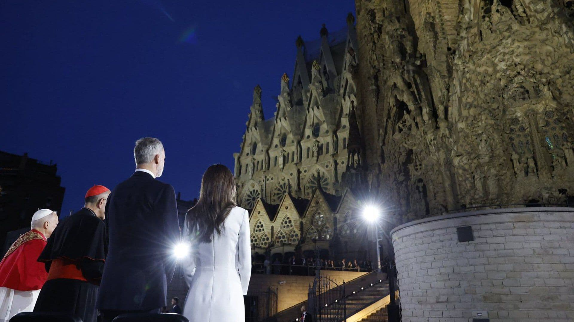 Papa León XIV Bendice Torre de Jesucristo de la Basílica de la Sagrada Familia en Barcelona