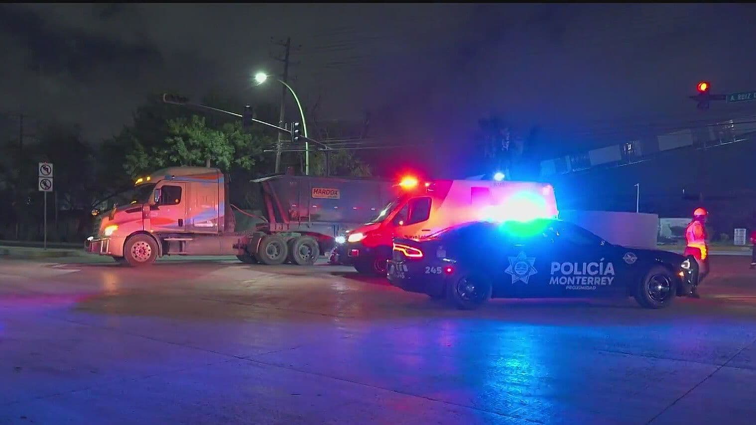 Deja un Motociclista Herido Choque con Tráiler en Monterrey