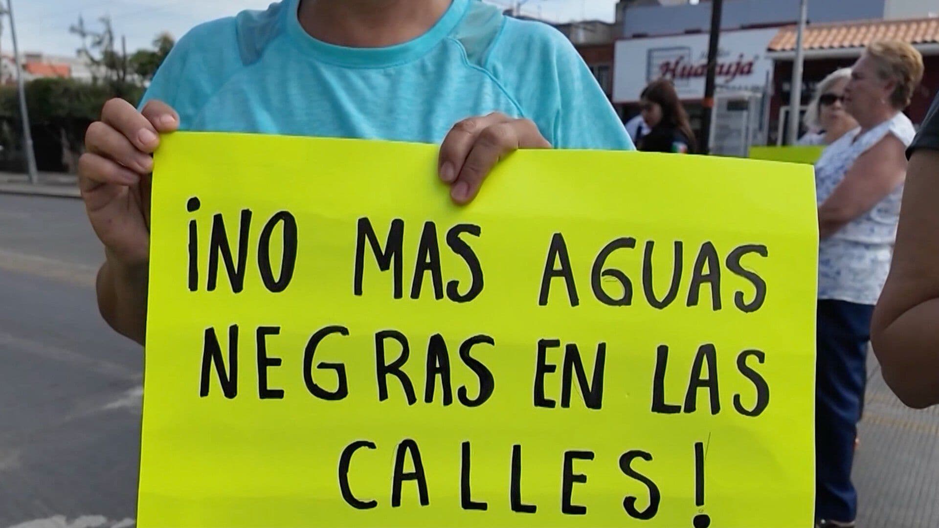 Aguas Negras Afectan a Vecinos de Unidad Habitacional en Guadalajara