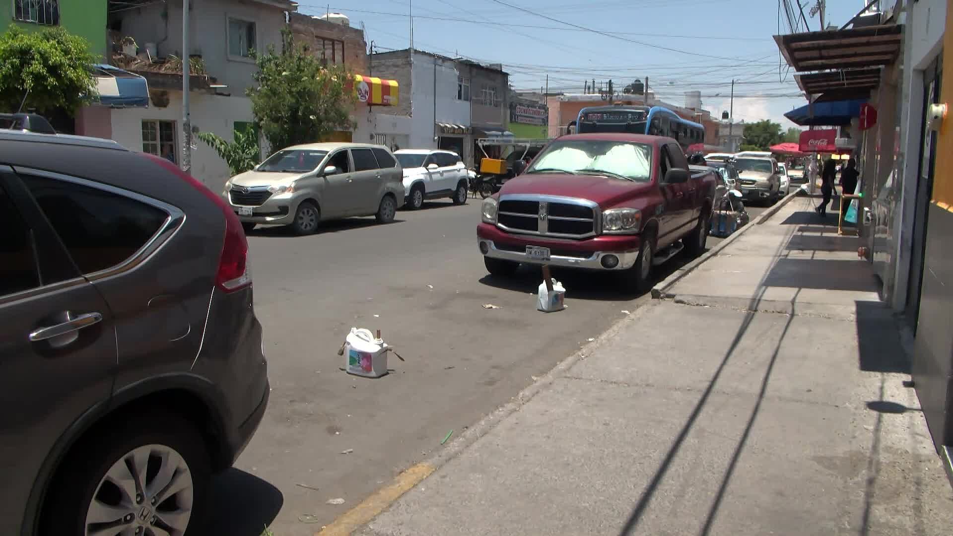 Apartan Lugares y Complican el Estacionamiento en Lomas de Casa Blanca en Querétaro