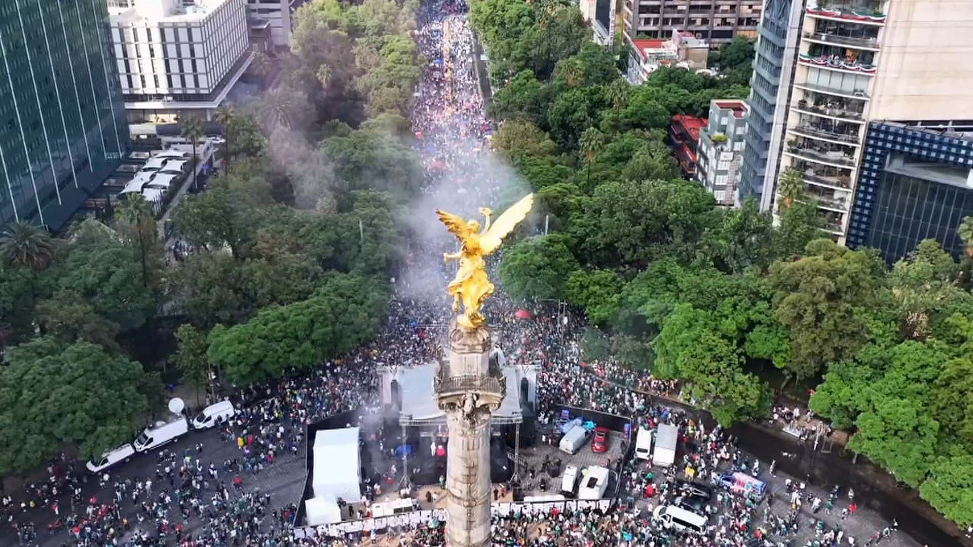 Desde el Aire: Lleno Total en el Ángel por el Triunfo de la Selección Mexicana