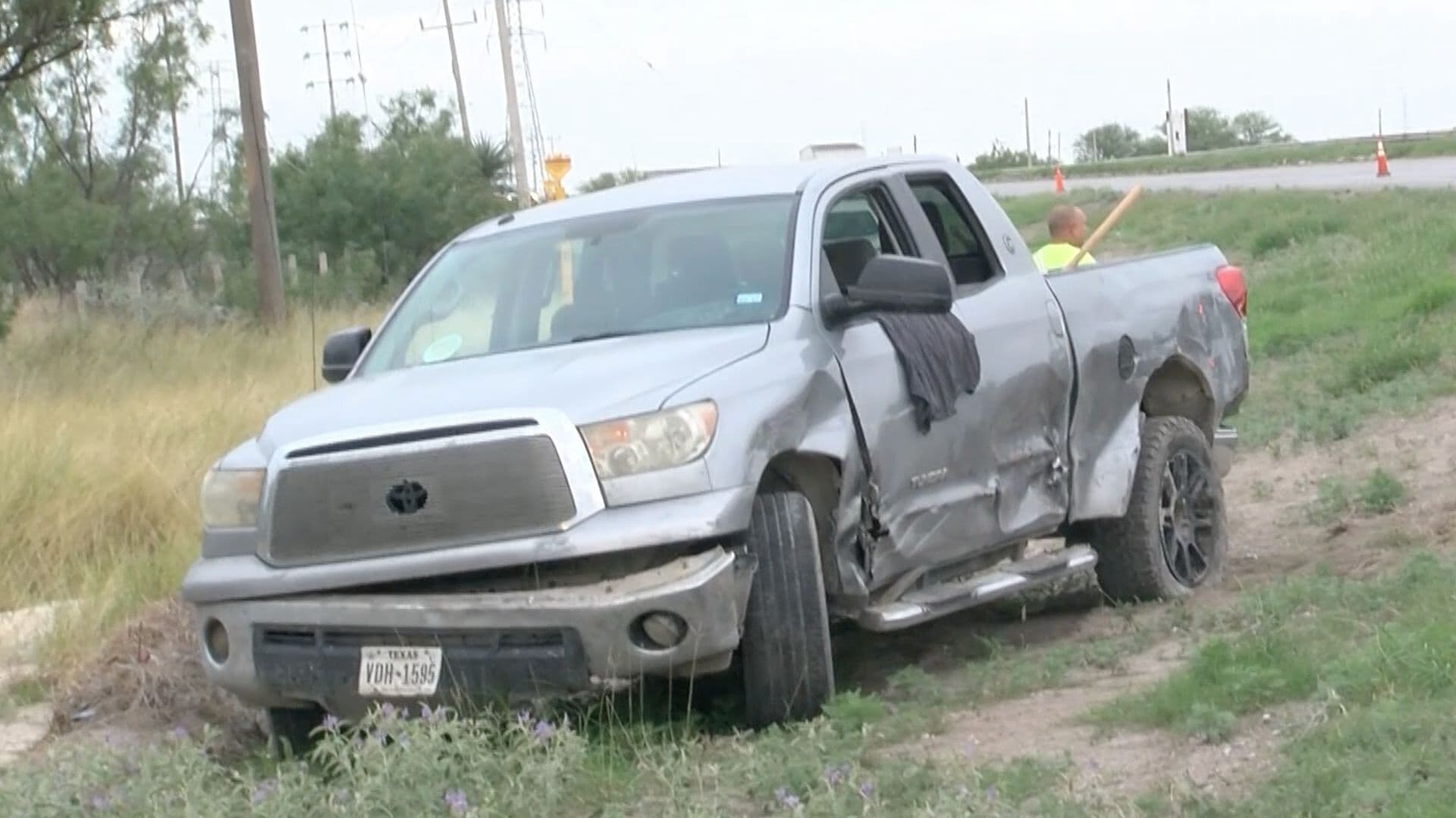 Choque Entre Tráiler y Camioneta Deja Cuantiosos Daños Materiales en Nava