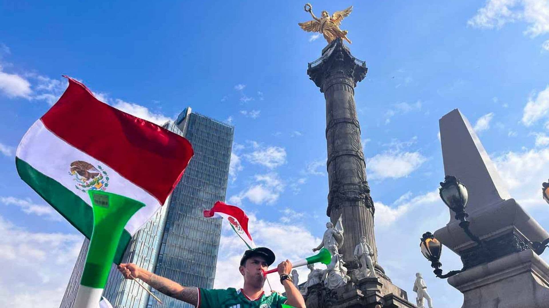 Ángel de la Independencia se Tiñe de Verde por Victoria en México-Sudáfrica