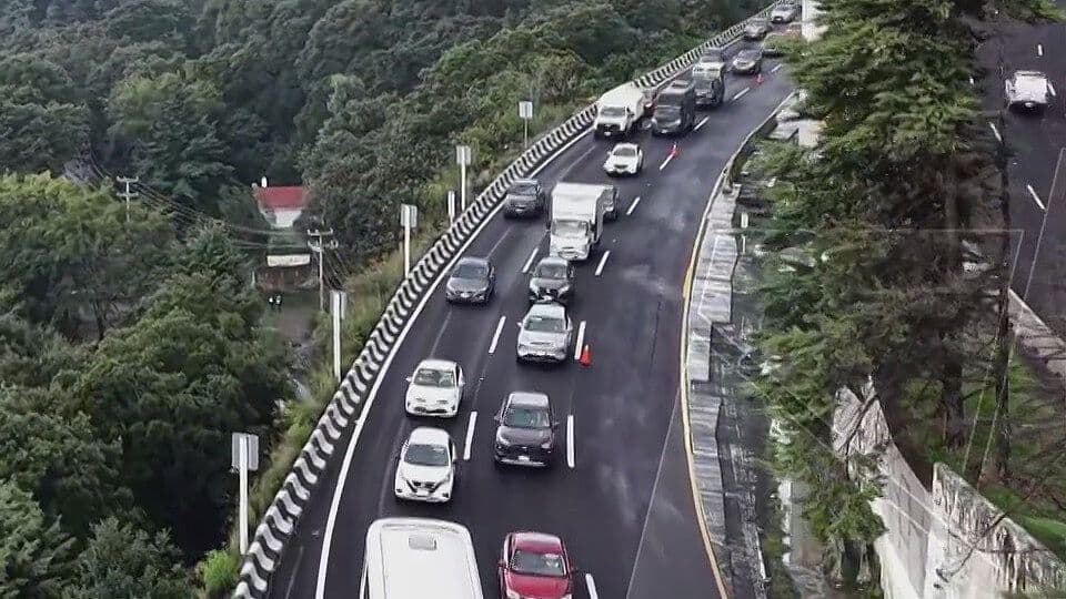 Volcadura en la México-Toluca Hoy; Así la Afectación Vial en Dirección Santa Fe