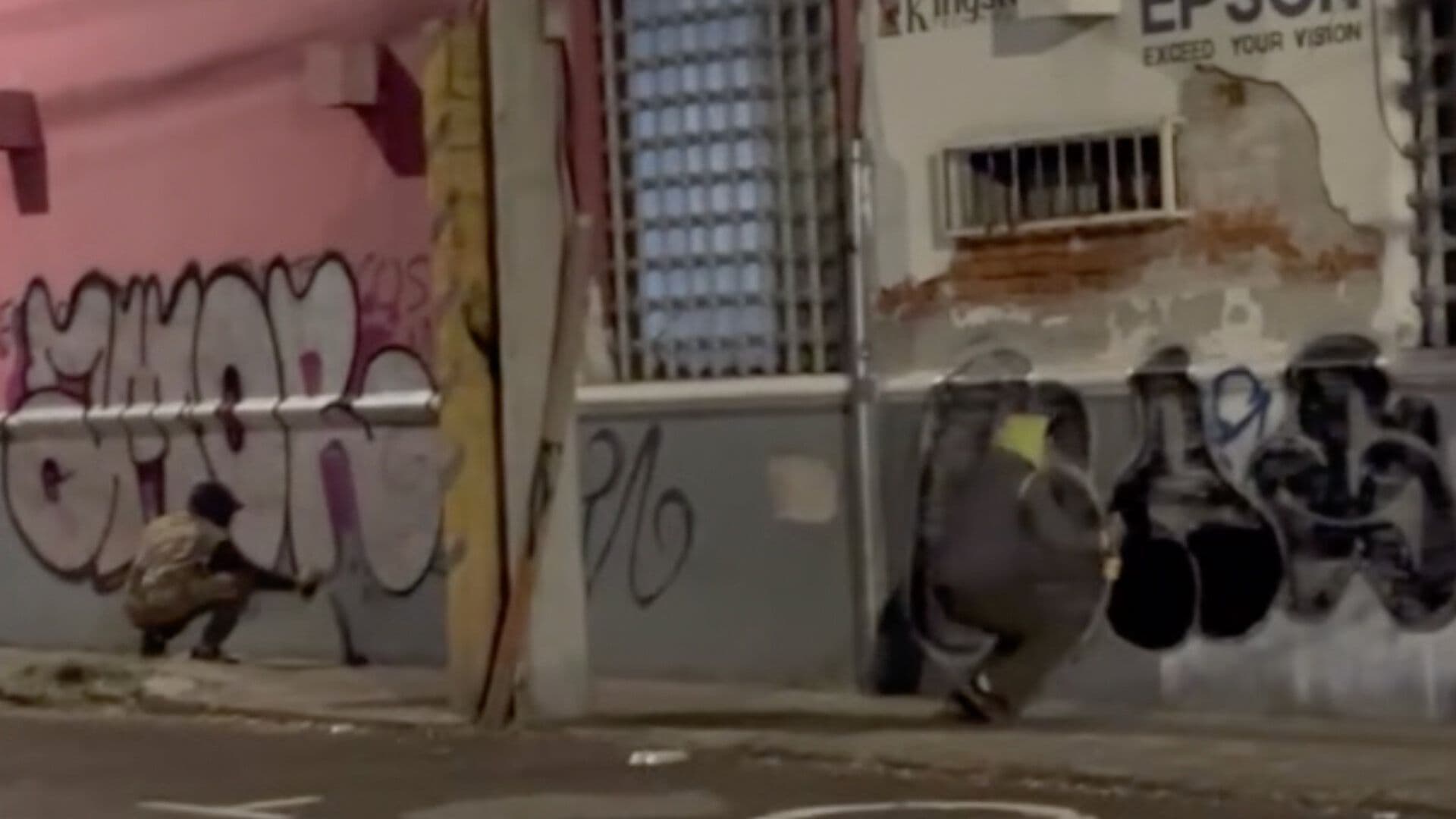 Video Hombres Haciendo Pintas Grafitis Inmueble 21 Poniente Barrio Santiago Puebla