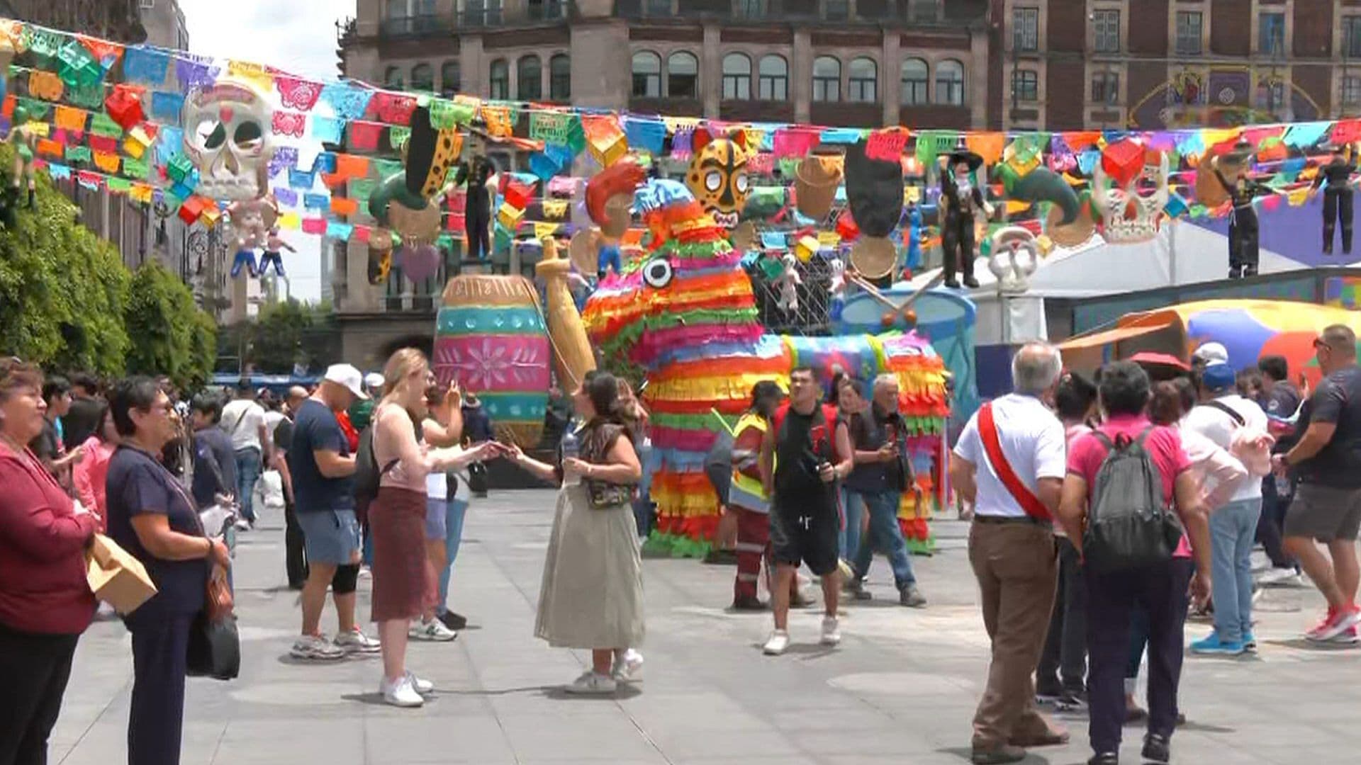 La Fiesta Mundialista Sigue: Aficionados Llegan al Zócalo para Vivir el Canadá vs Bosnia y Herzegovina