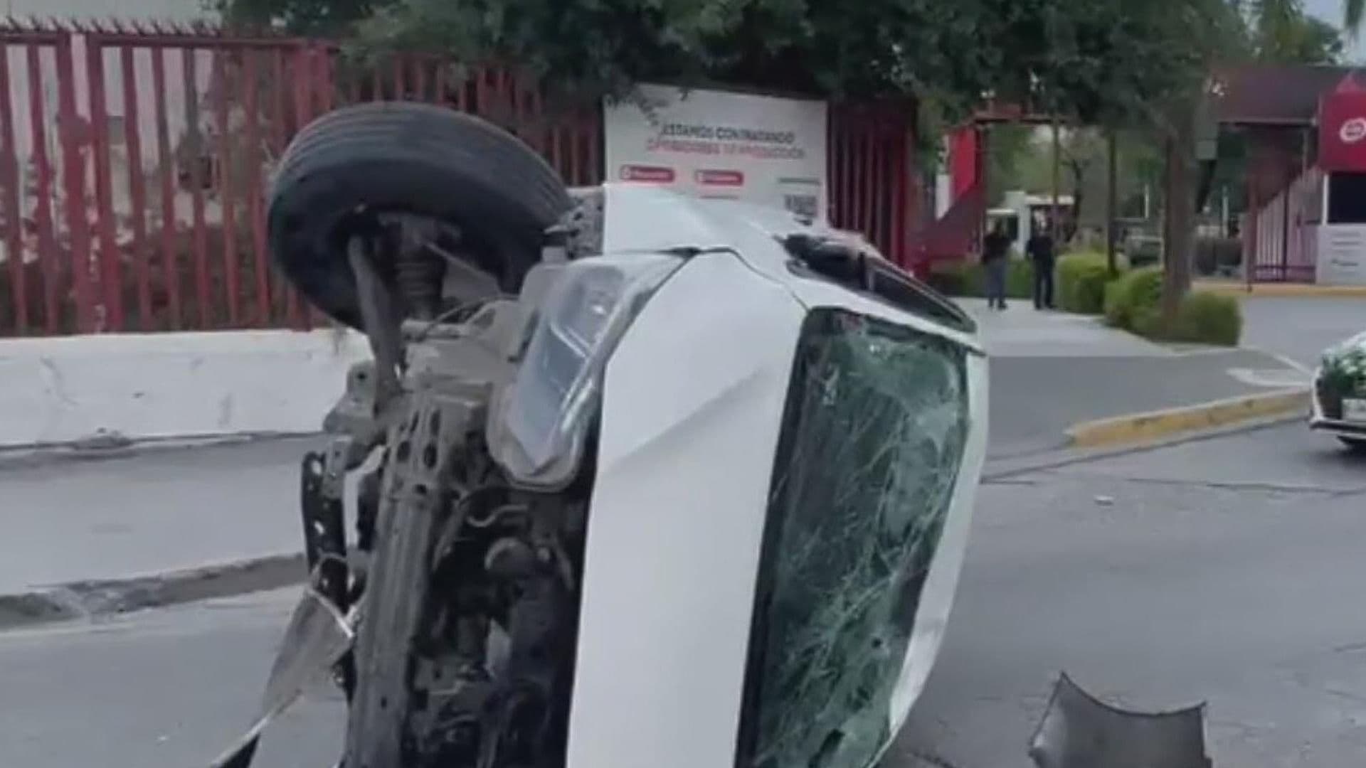Deja Dos Lesionados Volcadura de Carro; Causa Cierre Vial en Av. Conductores en San Nicolás