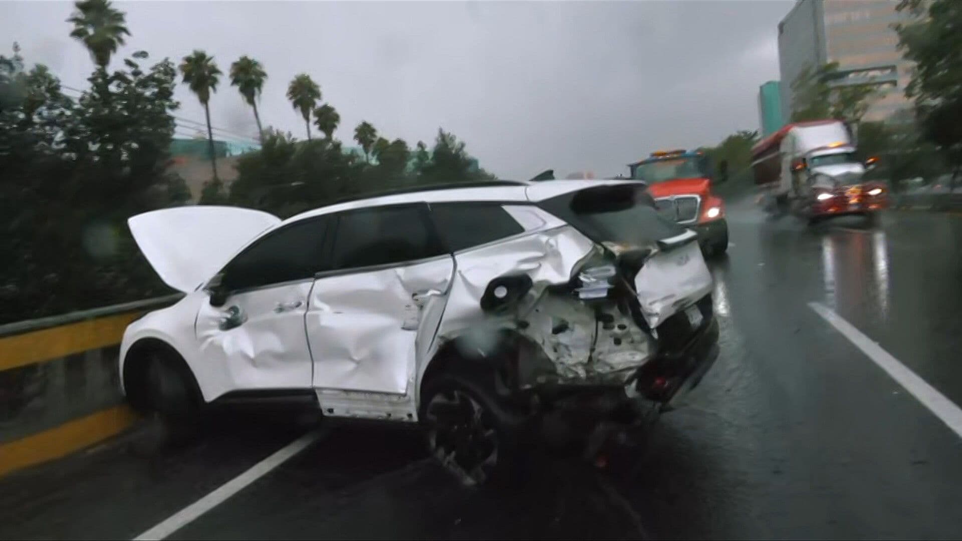 Así Quedaron Autos tras Carambola en la Autopista México-Toluca en Santa Fe, CDMX