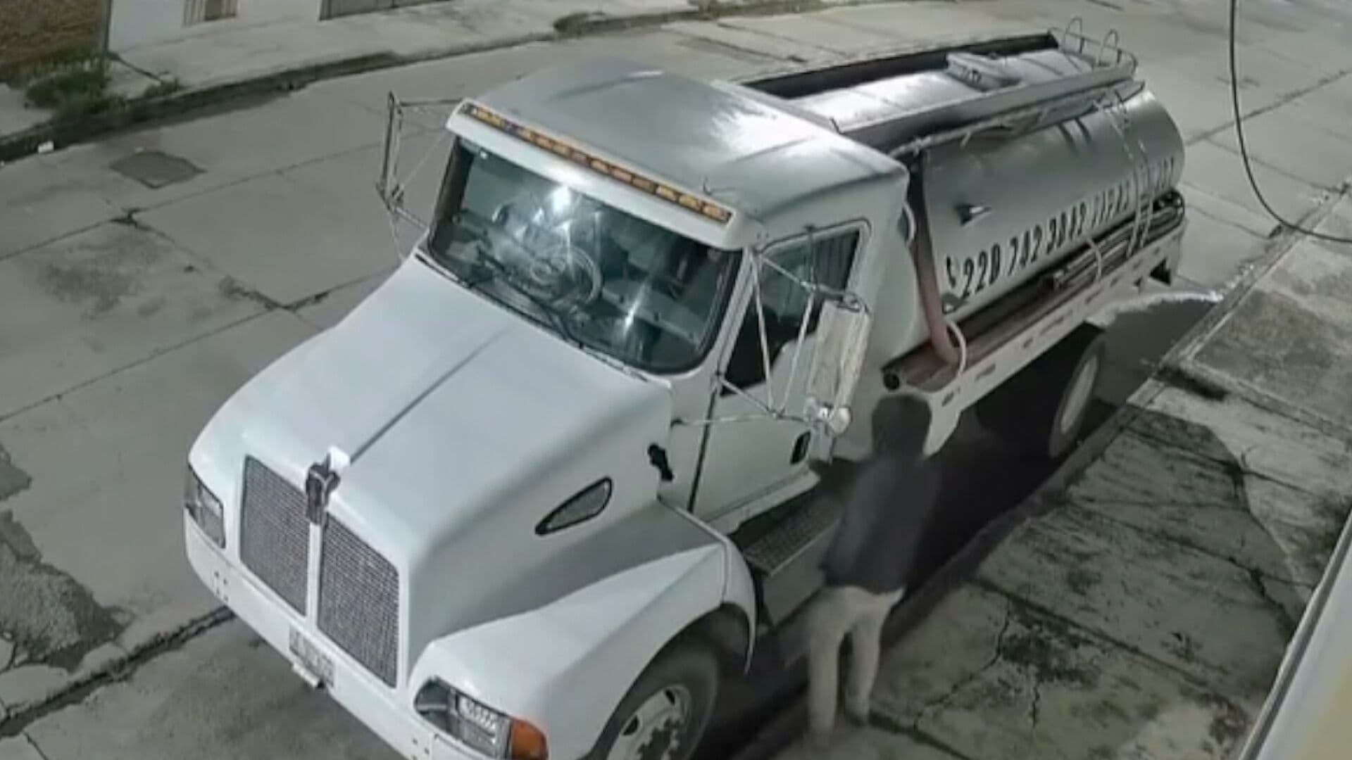 Video Robo de Pipa Agua Dos Ladrones en Colonia Lomas del Sur Puebla