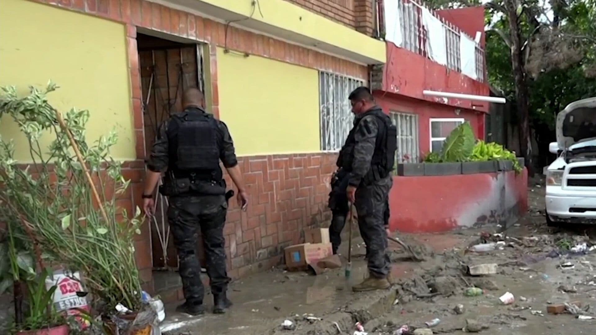 Lluvia Intensa Inunda Viviendas y Arrastra Vehículo en Saltillo, Coahuila
