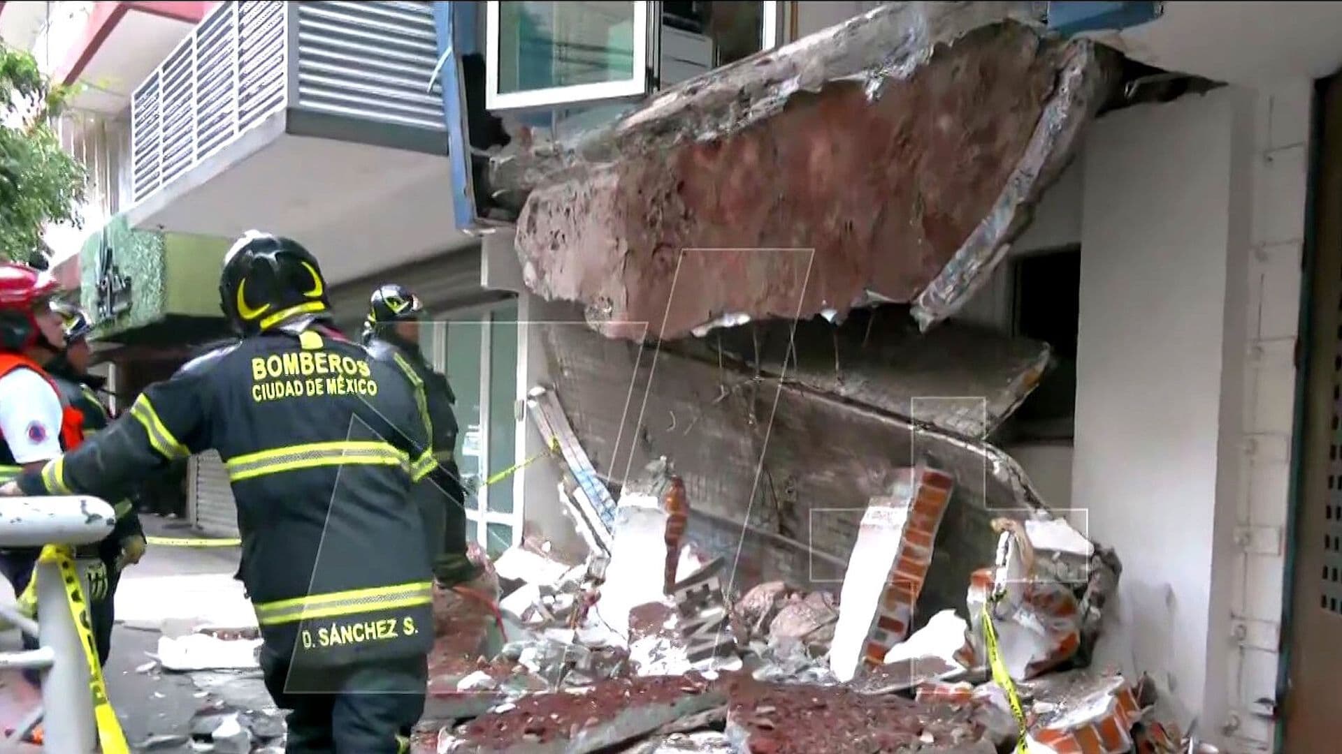 Colapsa Balcón de Edificio en la Colonia Hipódromo, CDMX