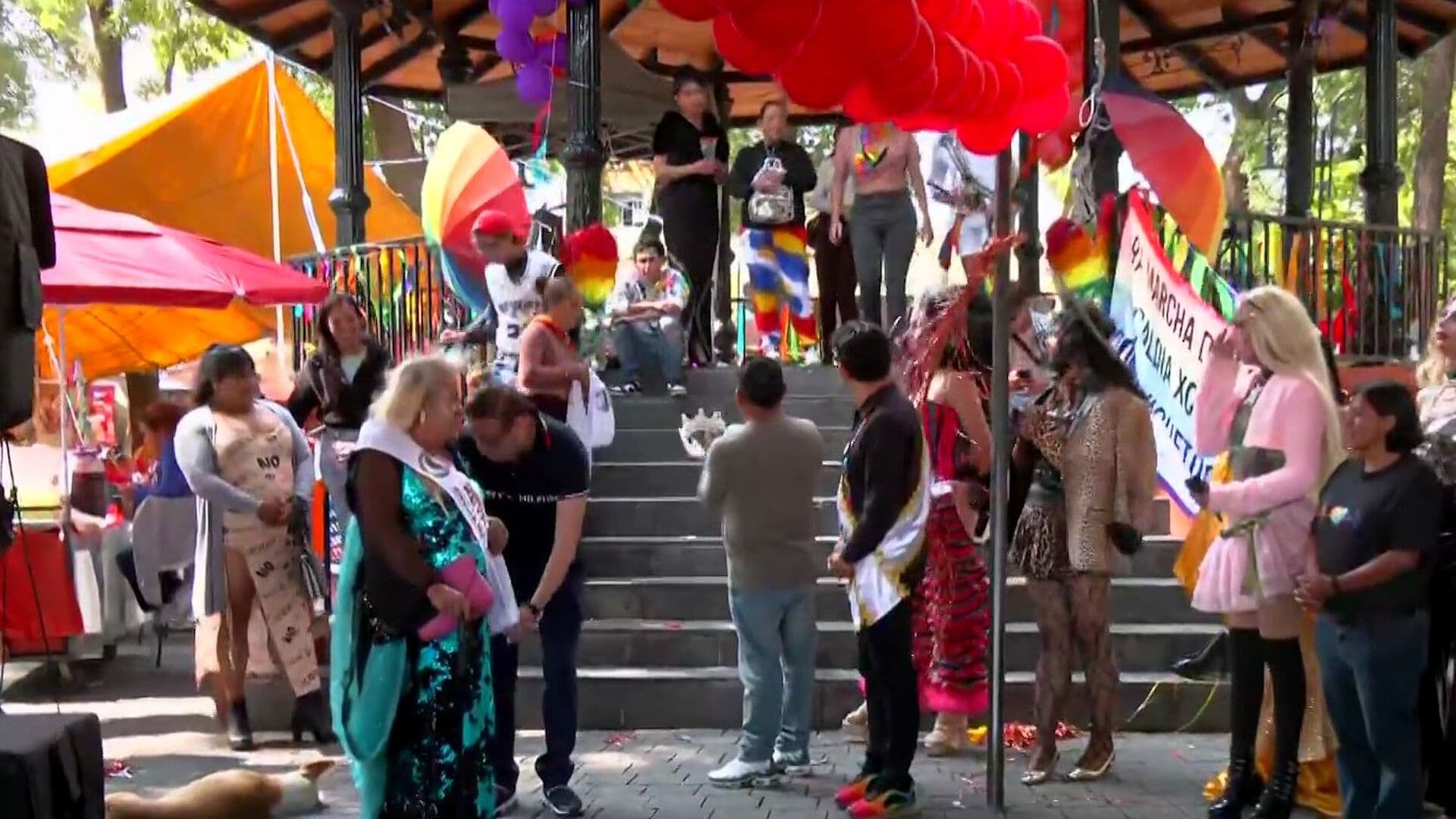 CDMX: Marcha del Orgullo LGBTQ+ Avanza en Xochimilco