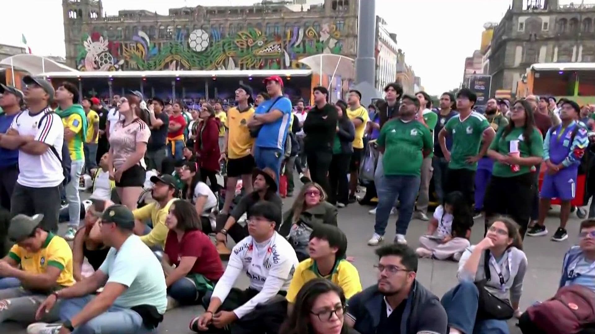 28 Mil Aficionados Disfrutan Partido Marruecos vs Brasil en el Zócalo de CDMX