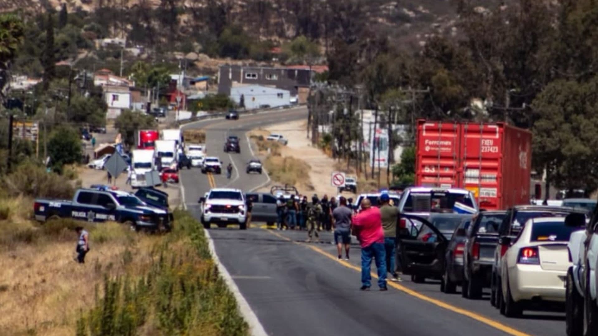 Abaten a Hombre Tras Persecución y Balacera en la Carretera Tecate-Mexicali