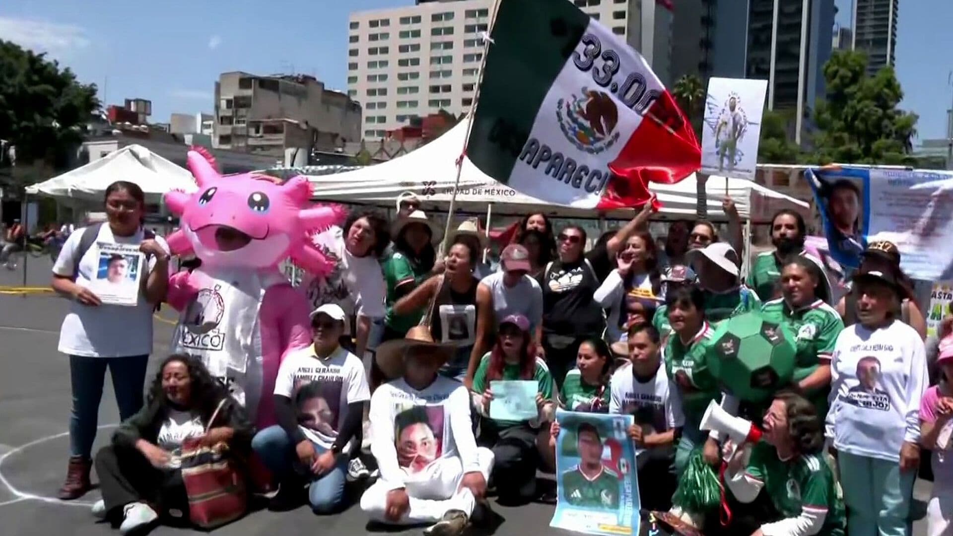Familias de Desaparecidos Jugaron Cascarita en Paseo de la Reforma CDMX