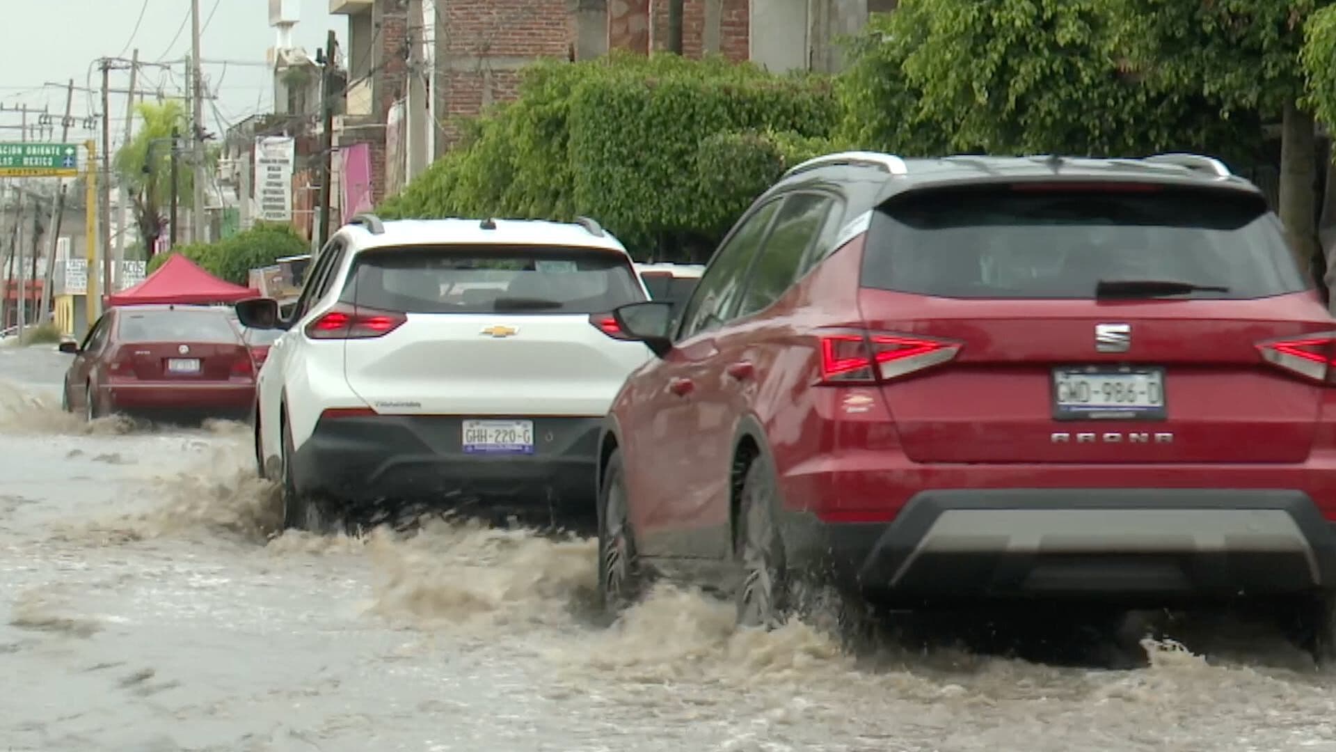 Lluvias del Fin de Semana en León Dejan Inundaciones y Afectaciones en Vehículos
