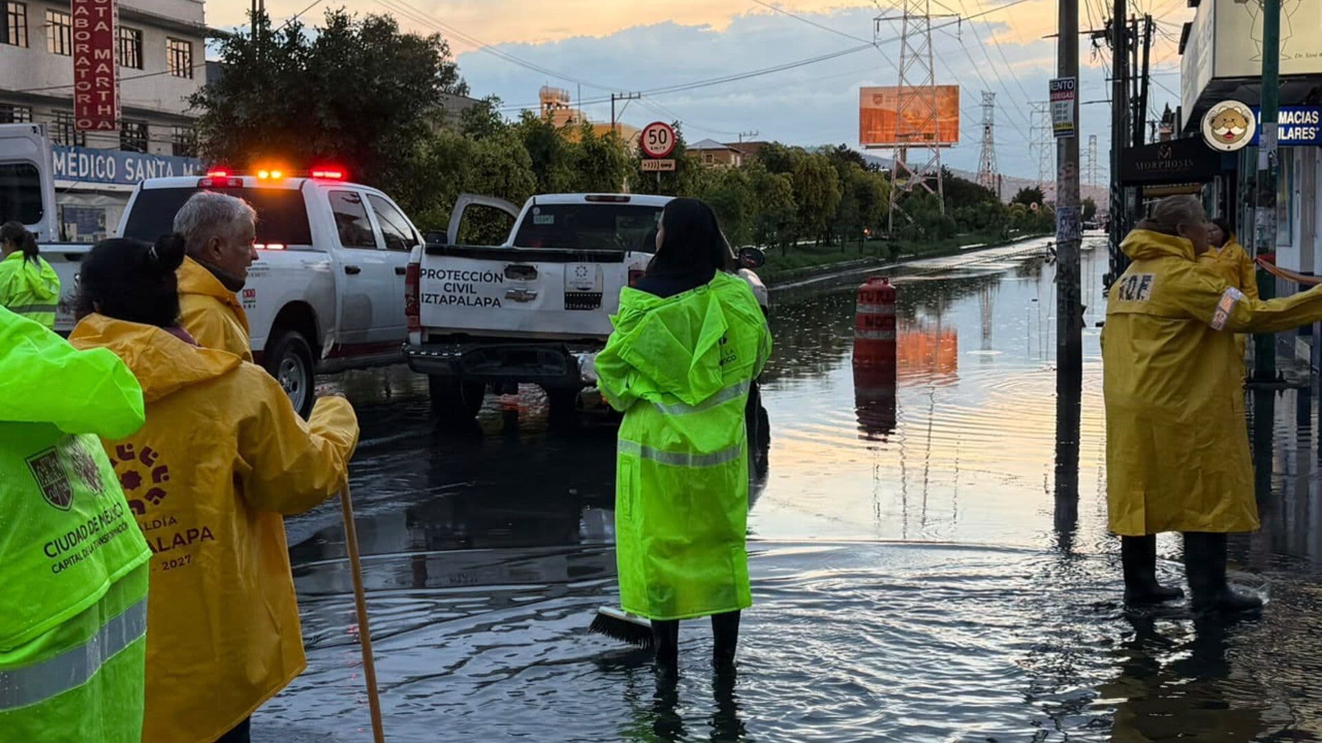 Cierran Avenida Texcoco por Inundaciones; Vecinos Piden Intervención de Autoridades