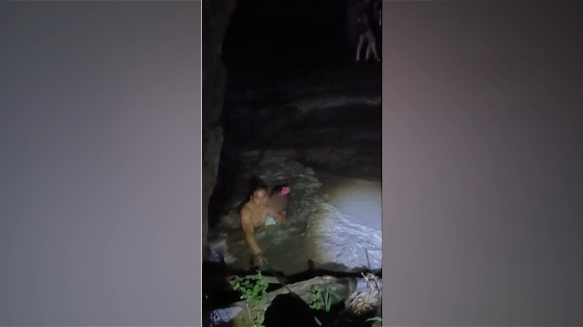 VIDEO: Momento Exacto que Rescatan Familias Enteras Atrapadas por Crecida de Río en NL