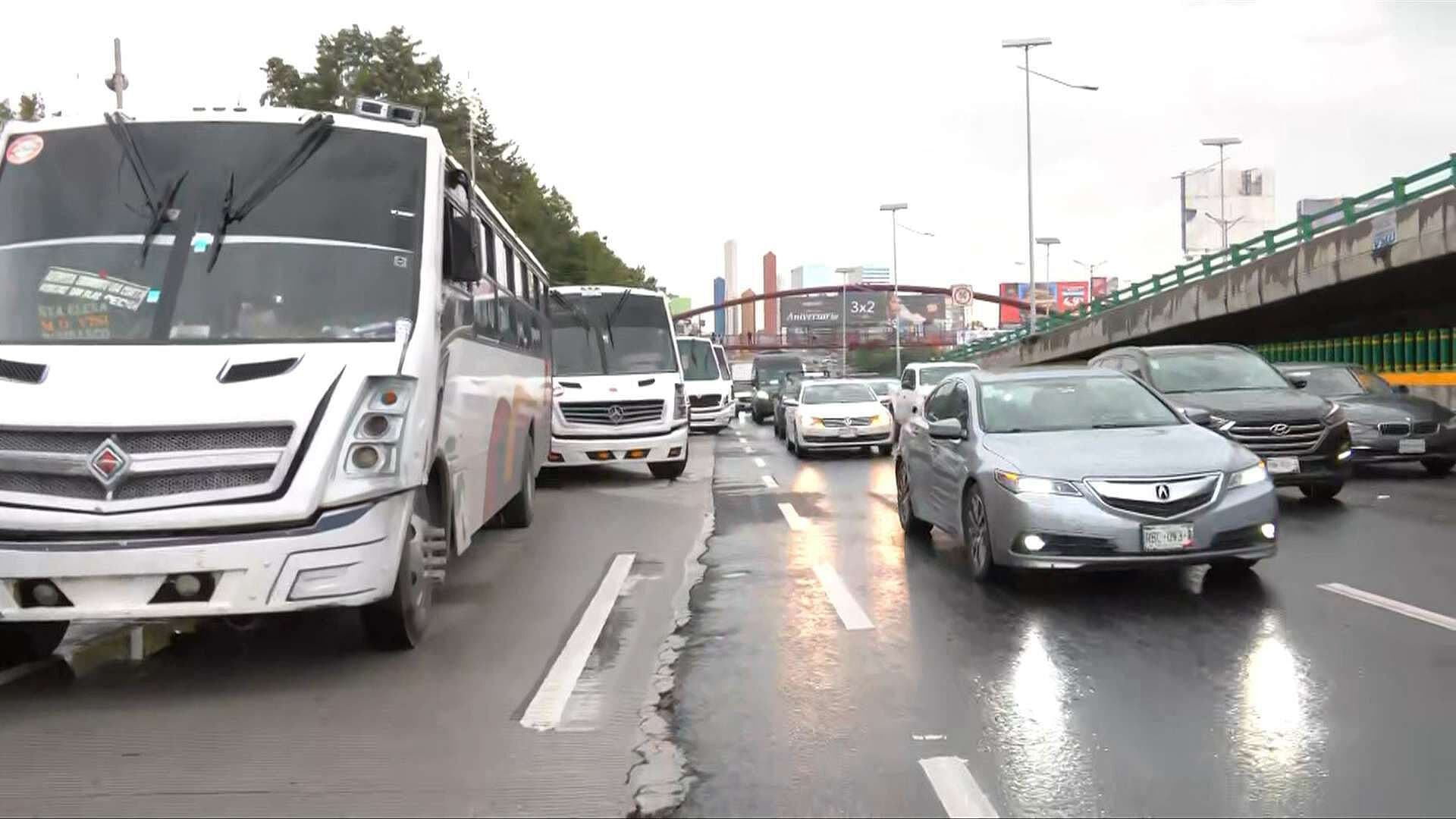 Bloqueo de Transportistas Paraliza el Periférico Norte en Naucalpan, Edomex