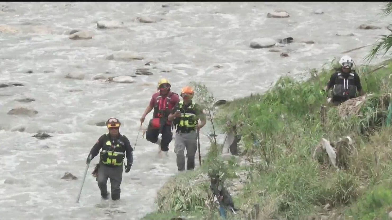 Pausan Rescatistas Búsqueda de José que Arrastrado por la Corriente en Río Pesquería