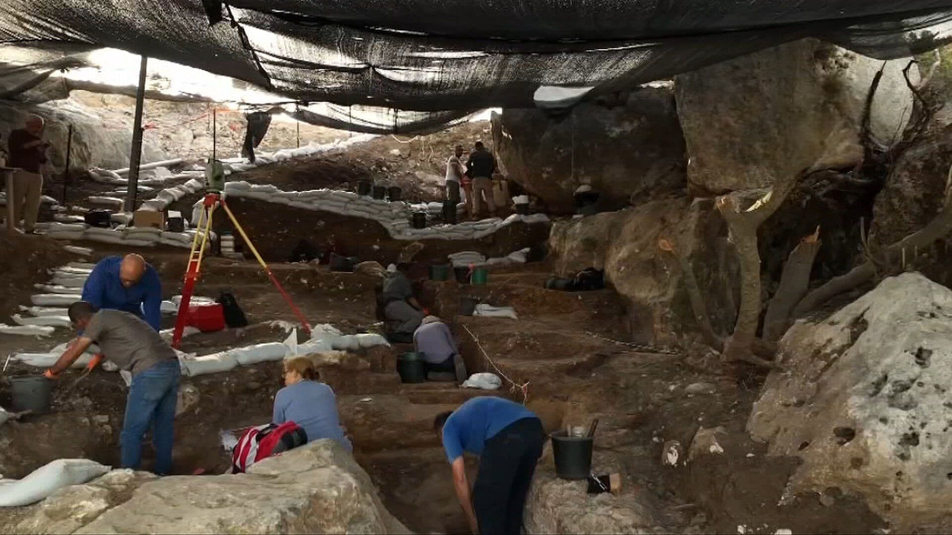 Hallan Cueva en Haifa, Israel, Cueva Que Estuvo Sellada 300 Mil Años