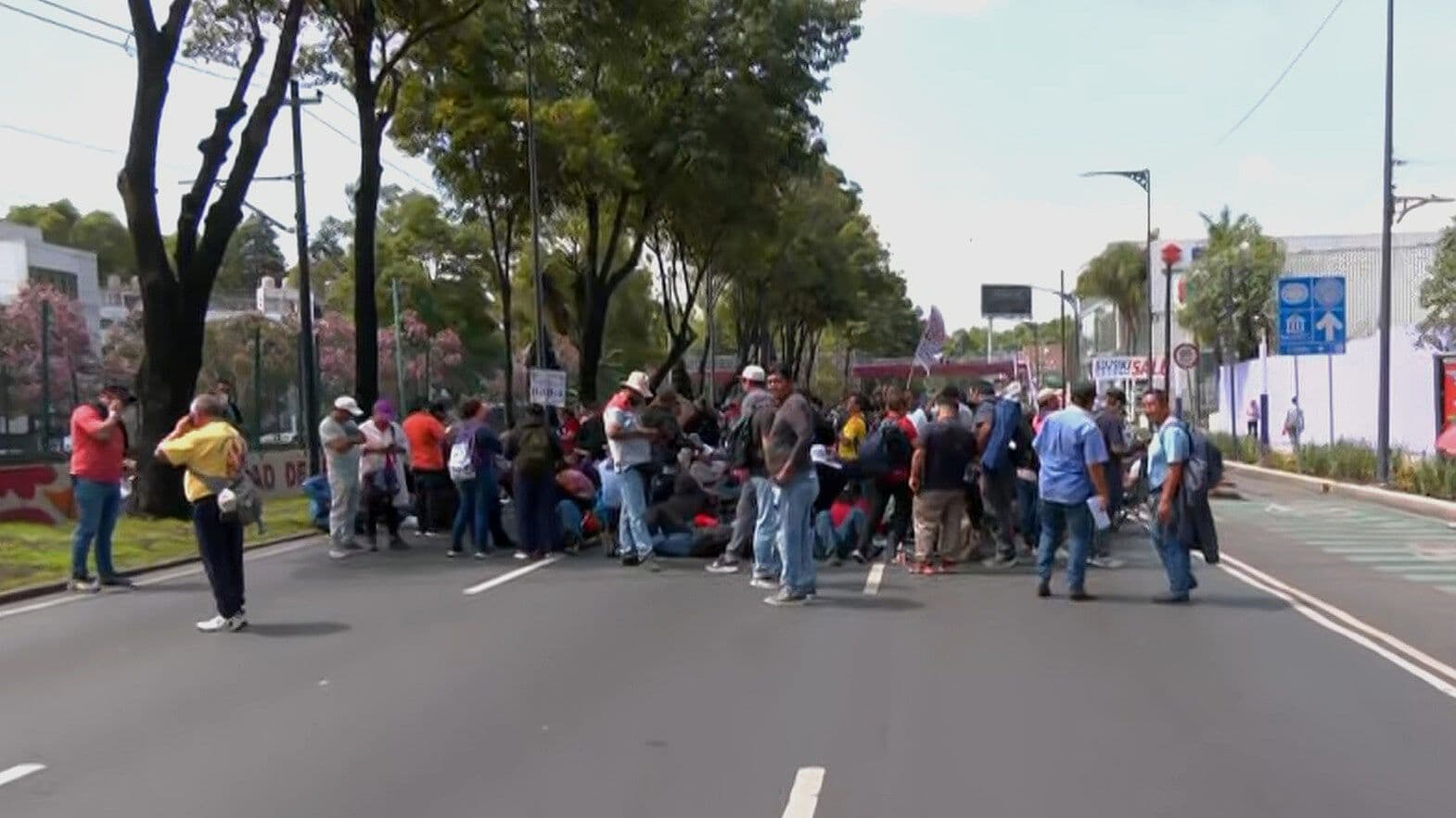 CNTE Bloquea Calzada de Tlalpan Rumbo al Estadio de Sede CDMX