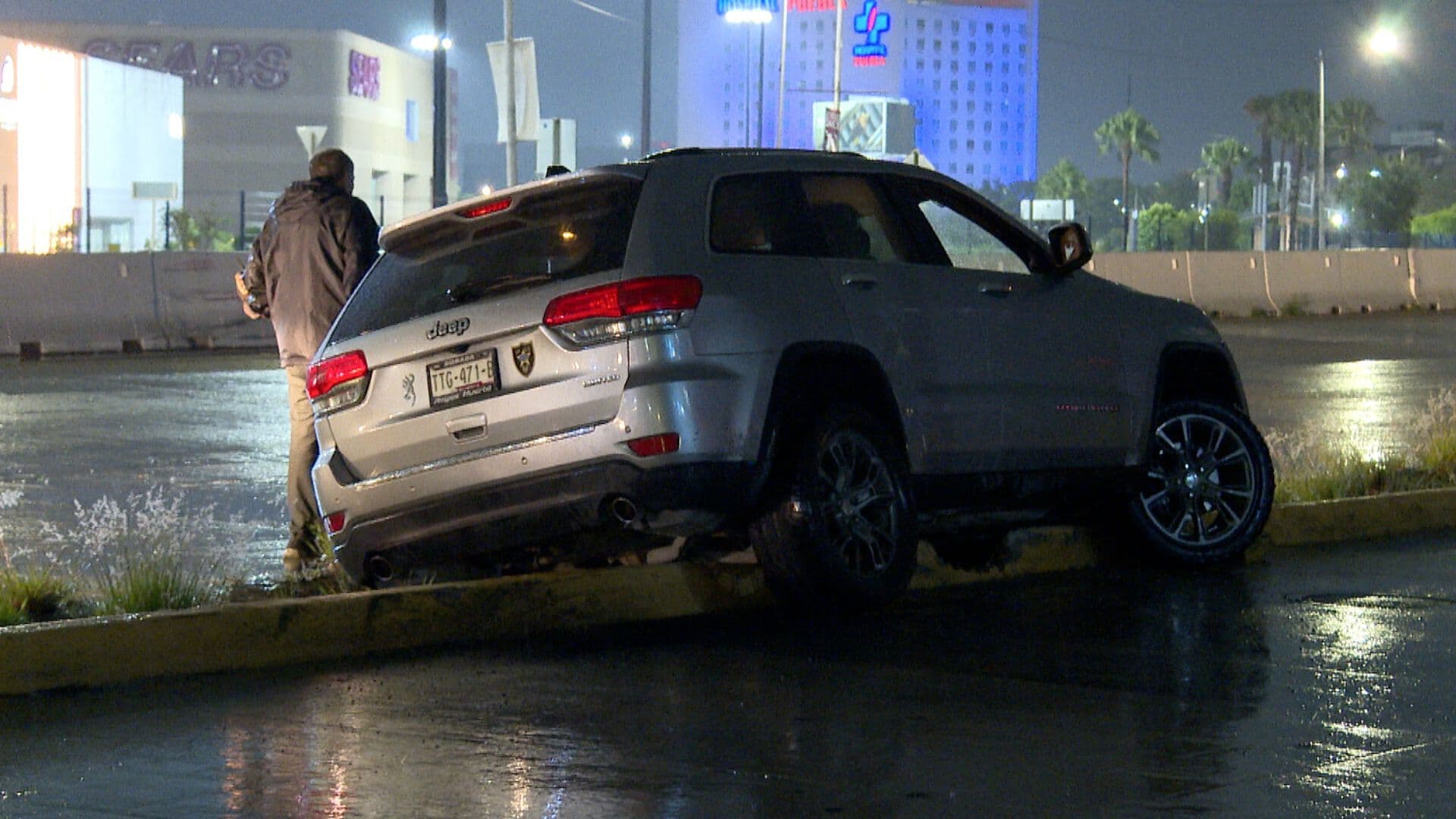 Accidente Camioneta Camellón Bulevar Niño Poblano Puebla