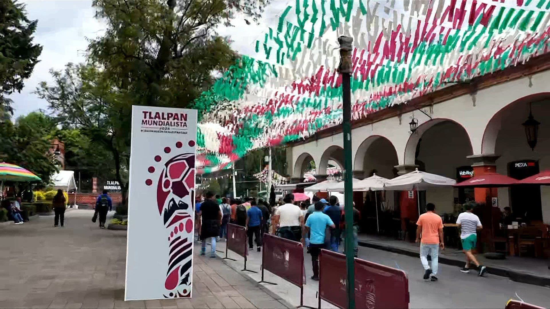 Integrantes de la CNTE Marchan Sobre Avenida Insurgentes Sur en CDMX