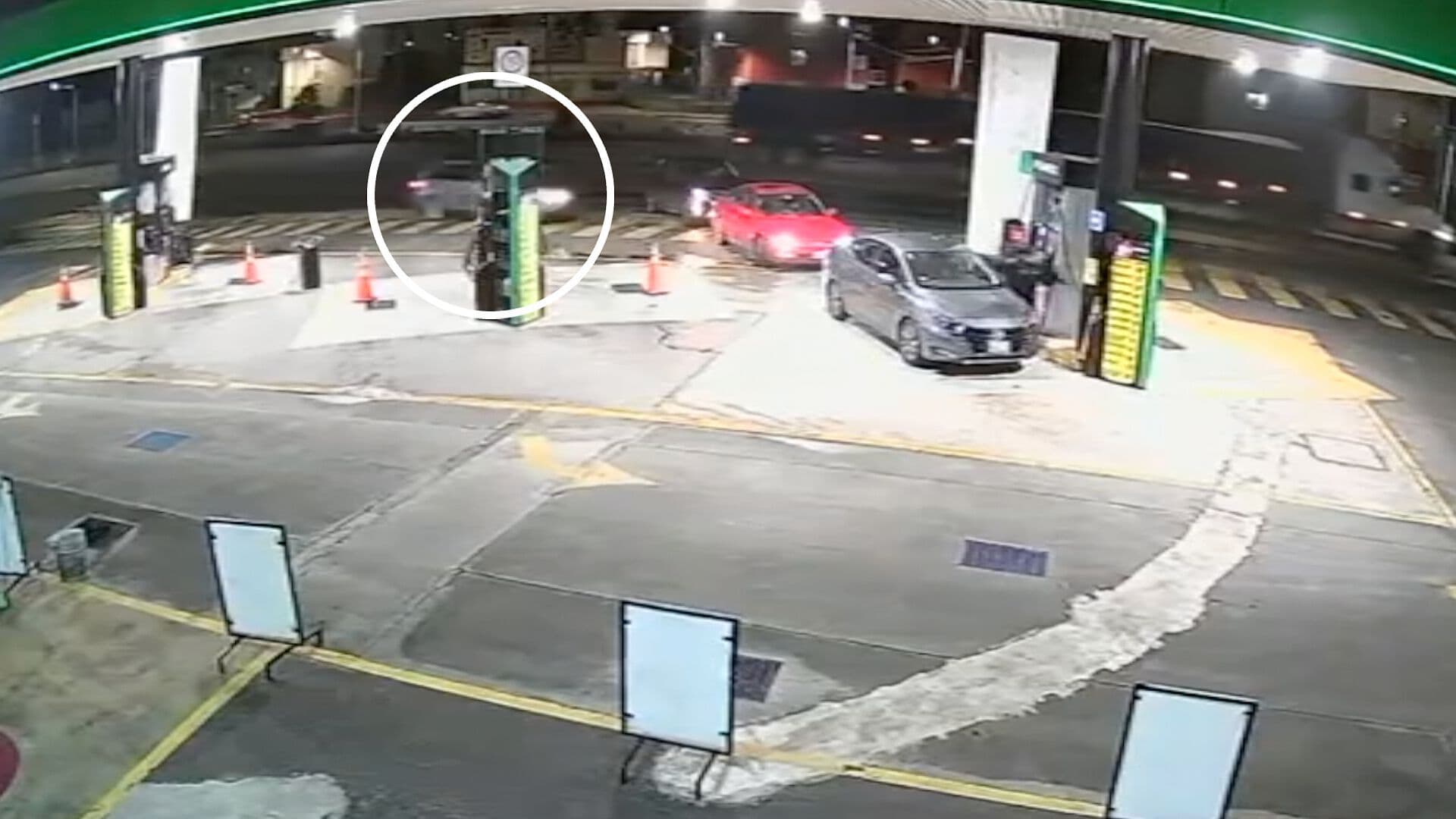 Video Accidente Choque Camioneta Automóviles Gasolinera Pemex Periférico 11 Sur Puebla