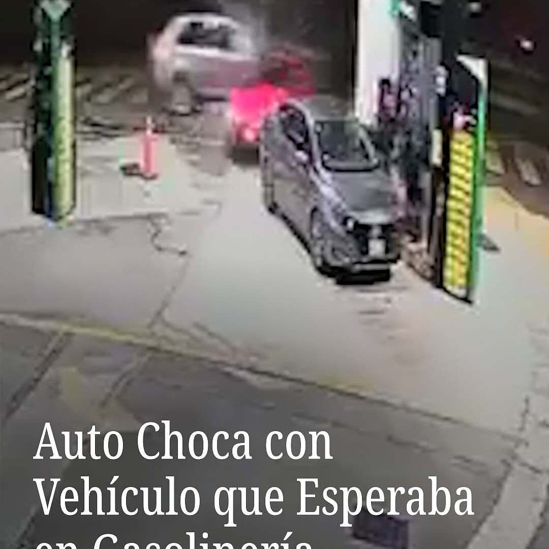 Auto Choca con Vehículo que Esperaba en Gasolinería
