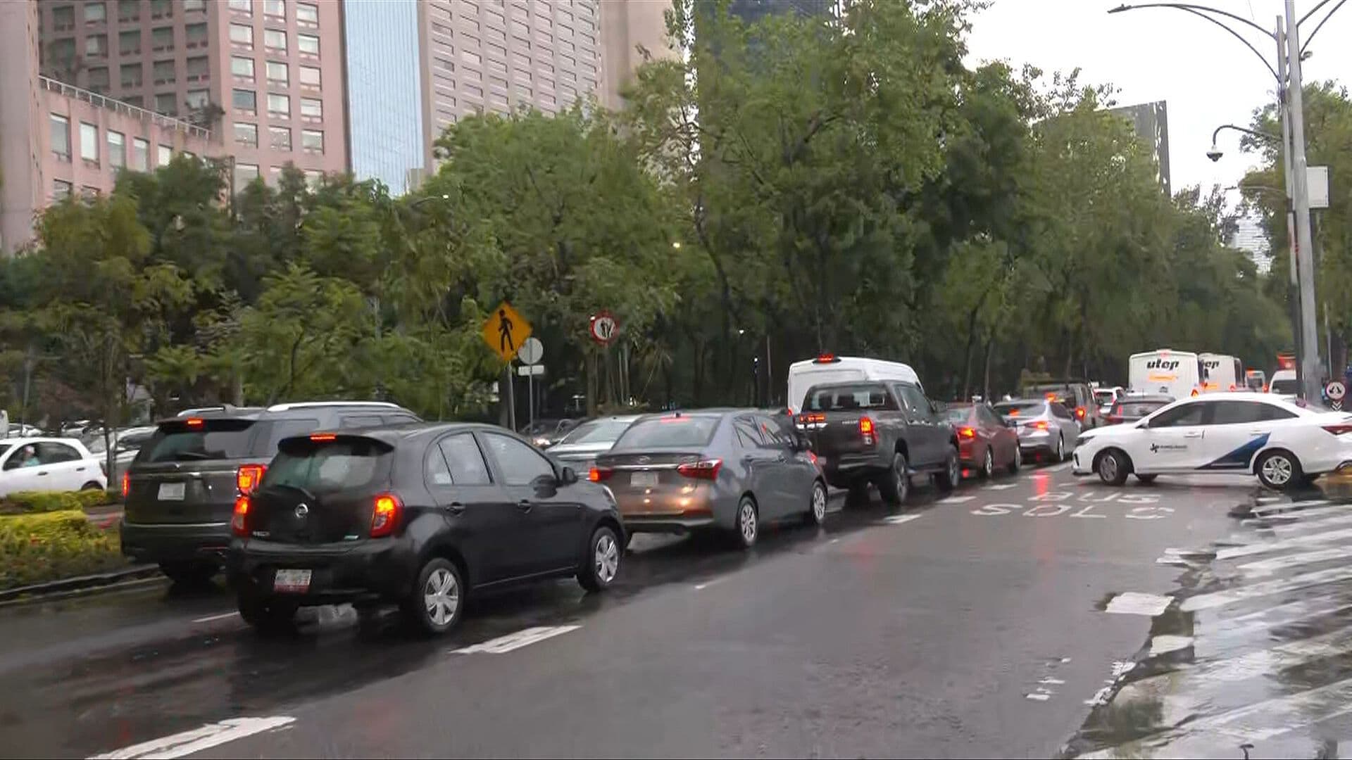 Lluvia en Paseo de la Reforma Complica la Movilidad a la Altura de Campo Marte