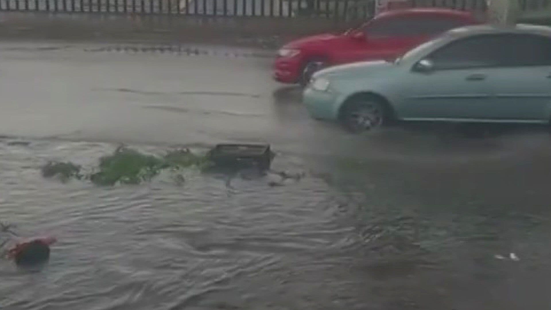 Se Inundan Ambos Sentidos de la Carretera México-Texcoco, en el Estado de México