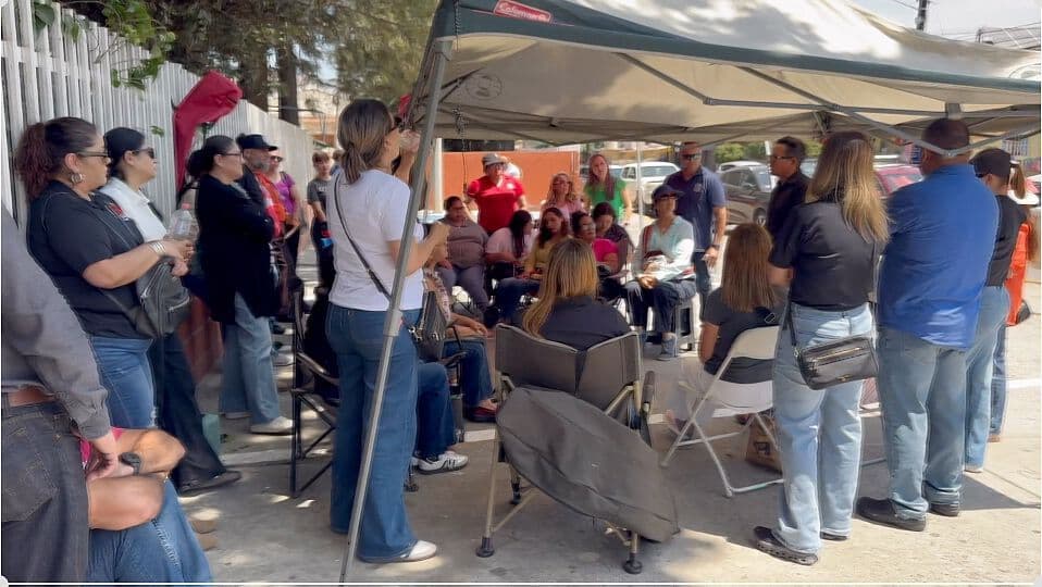 Docentes Toman Secundaria en Ensenada; Más de Mil Alumnos se Quedan Sin Clases