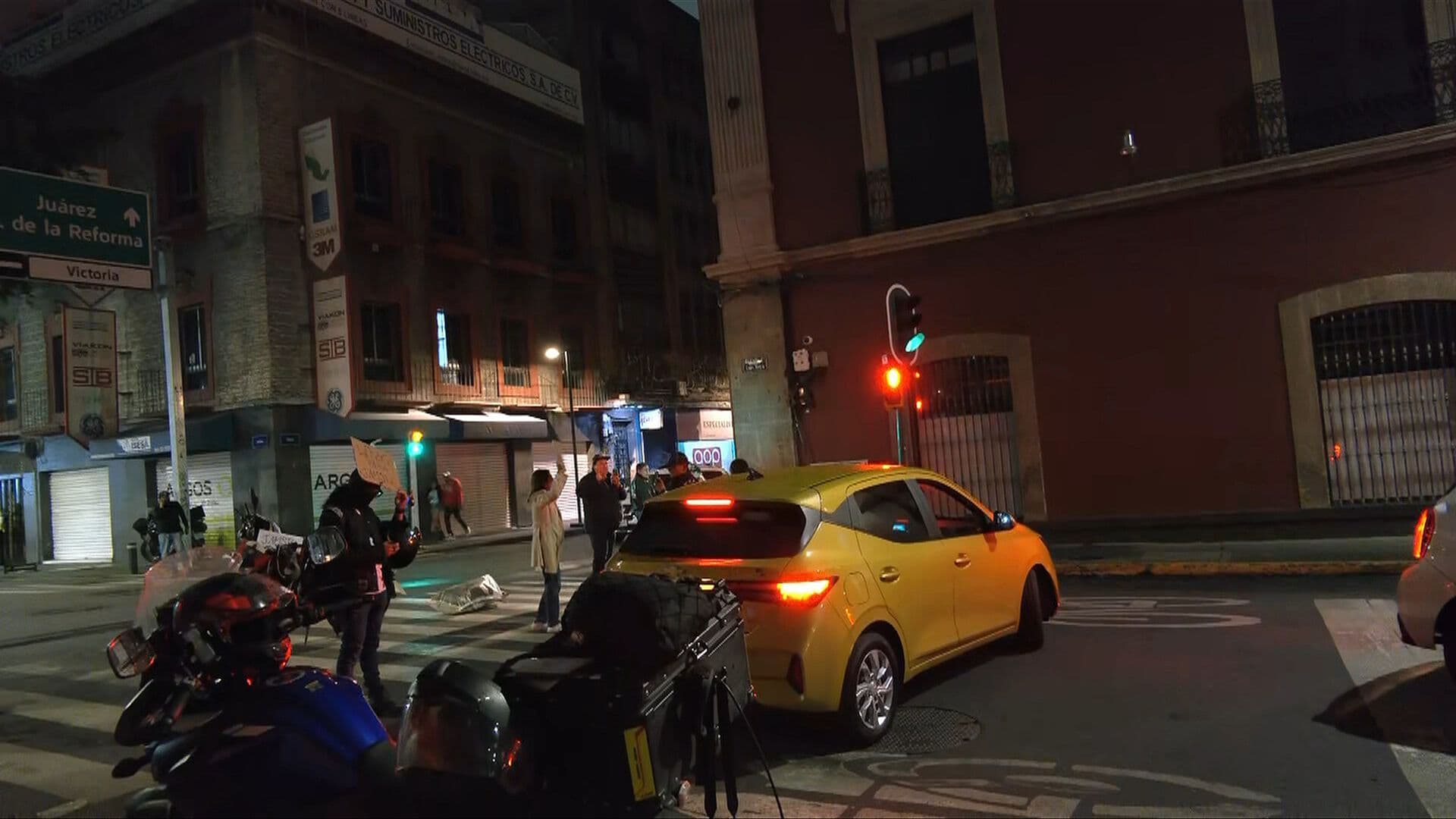 Manifestantes Realizan Bloqueo en Calles del Centro de CDMX, ¿Qué Exigen?