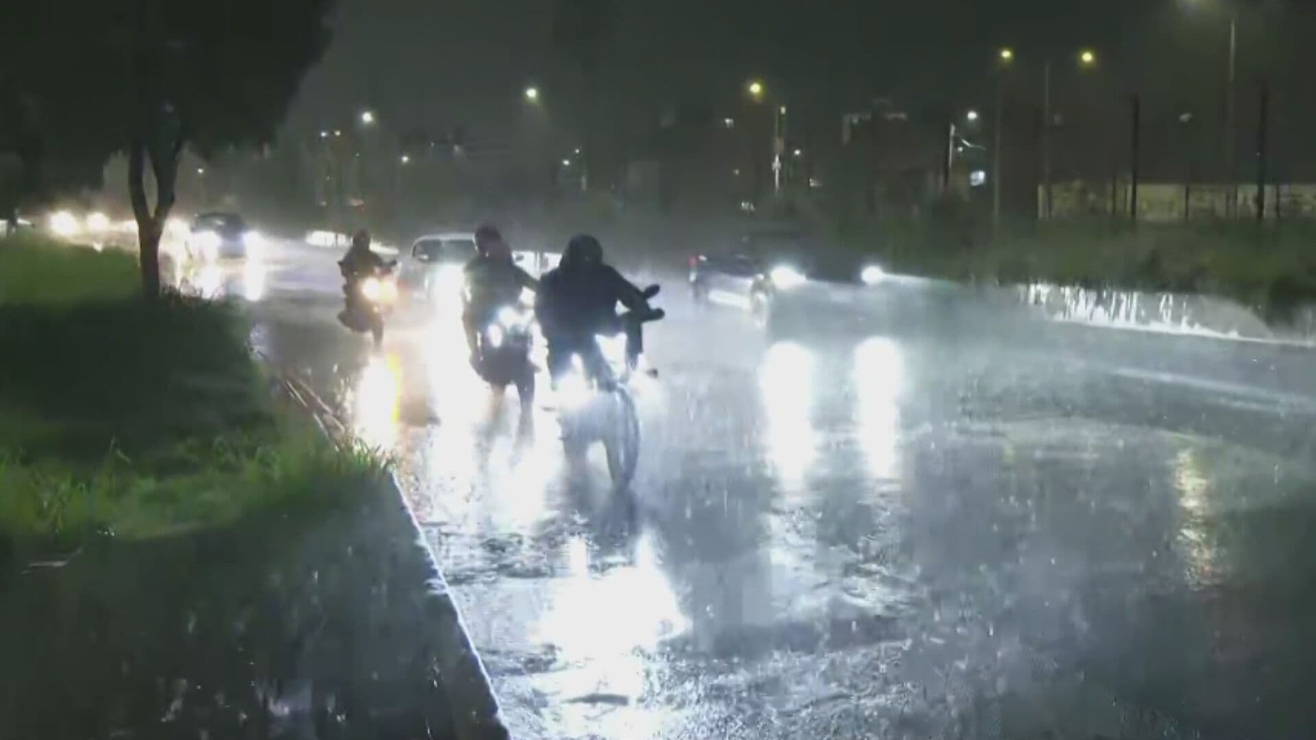 Lluvia se Suelta con Fuerza en CDMX: Así Sorprende y Afecta la GAM