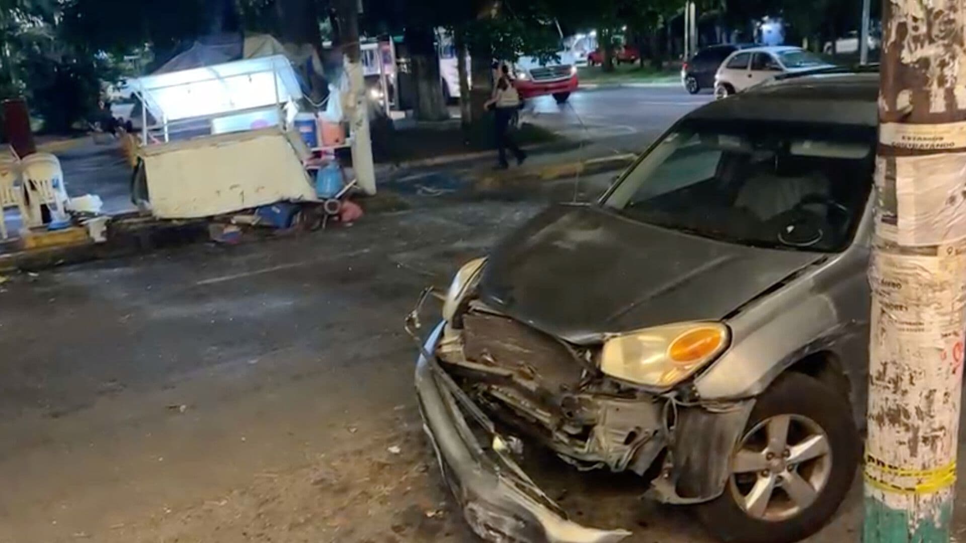 Camioneta Choca Contra Puesto de Tacos y Causa Daños Materiales en Calle Ignacio de la Llave y Avenida Díaz Mirón Veracruz