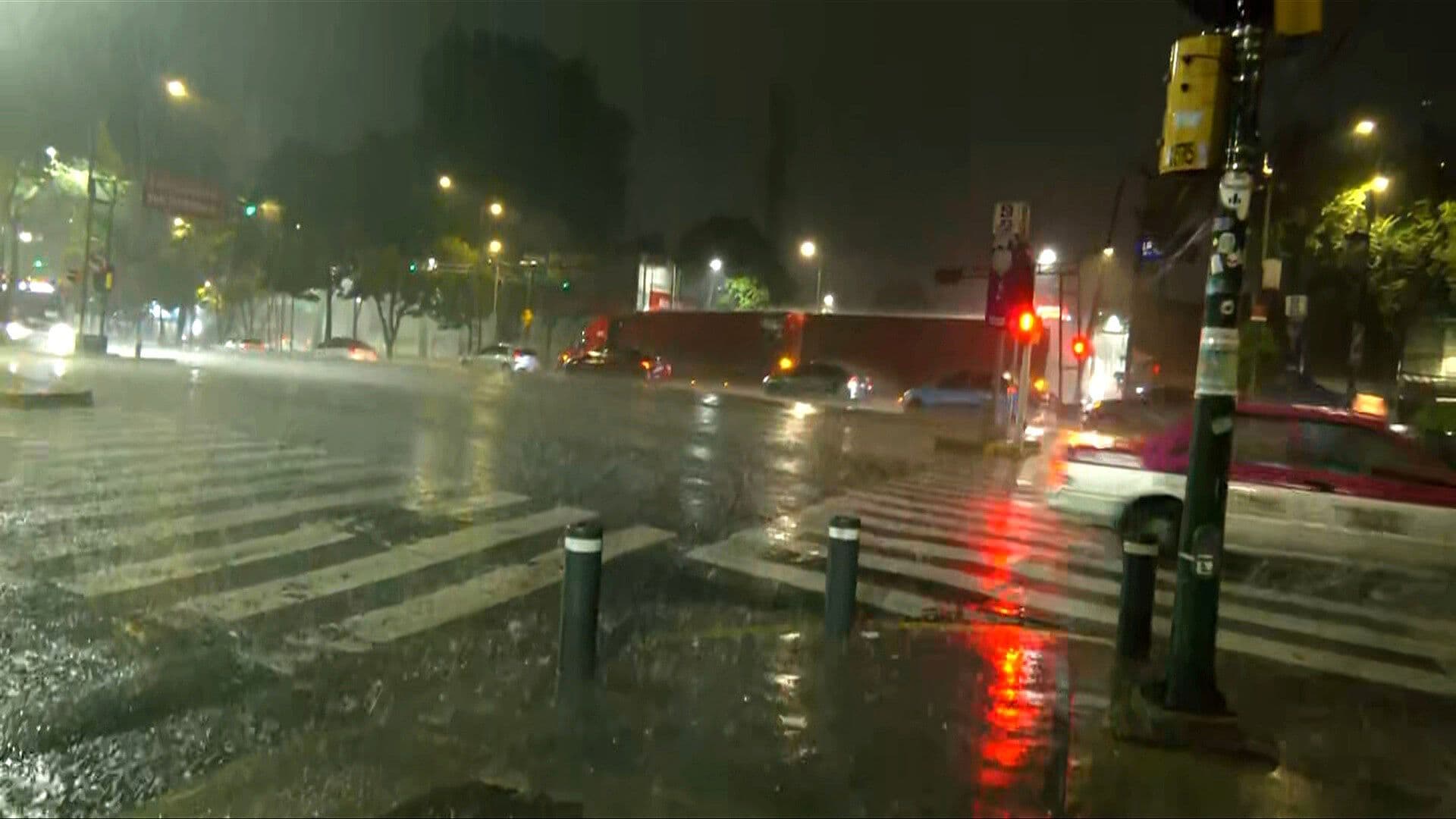 Fuerte Lluvia Azota la Alcaldía Iztacalco en la CDMX Este Miércoles