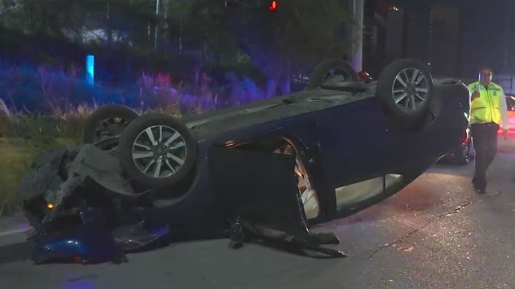 Vuelca Conductor de Carro y Sale Ileso en Monterrey