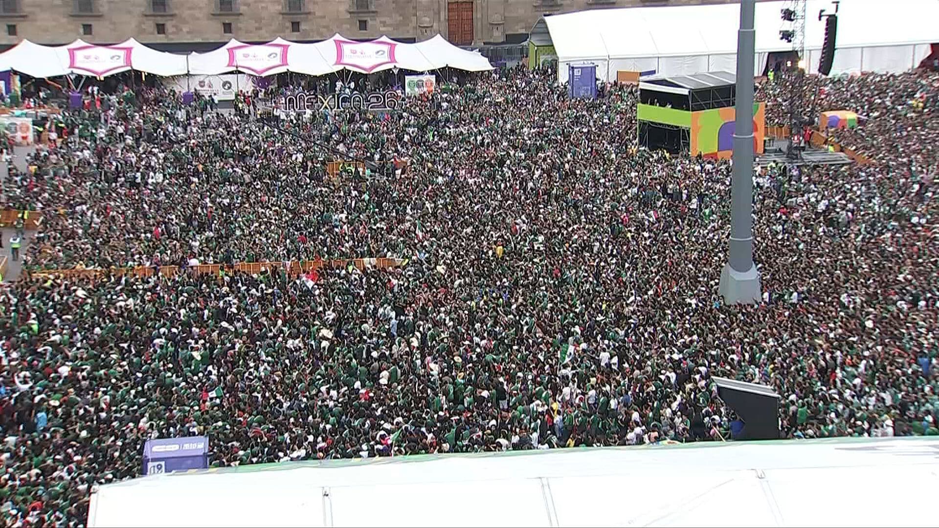 Una Marea Tricolor: Así se Ve el Zócalo Desde el Aire al Inicio del México vs Corea