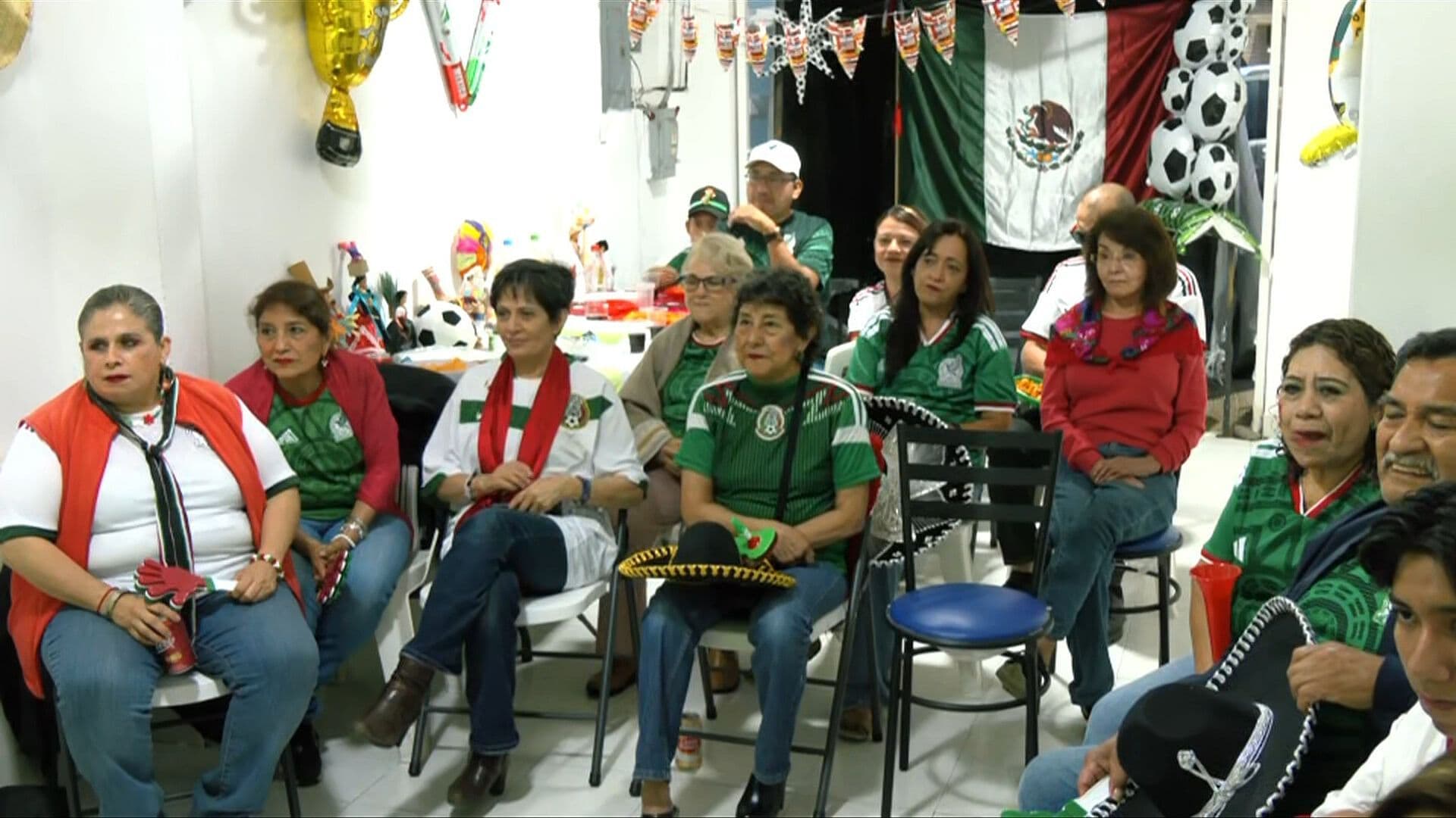 “¡Metan a Mora!”: Familia de CDMX Opina sobre el Primer Tiempo del México contra Corea del Sur
