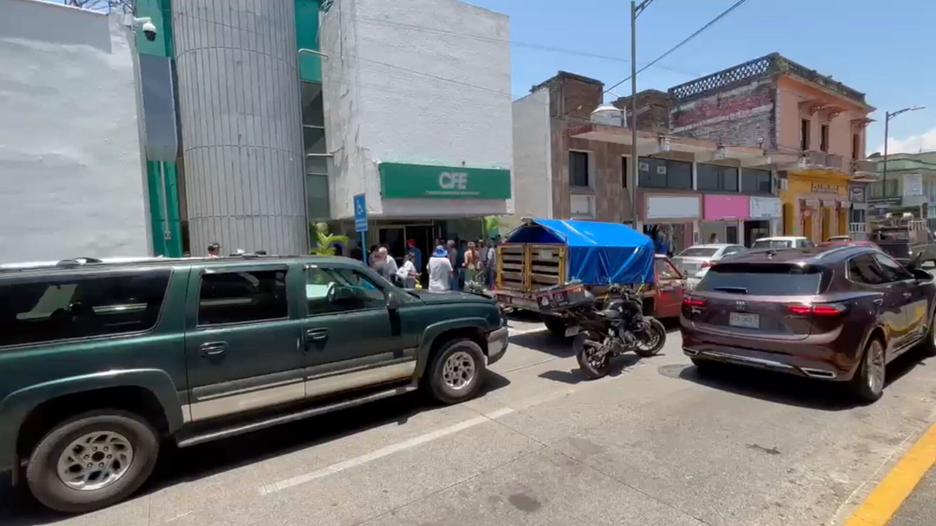 Habitantes de la Zona Centro de Veracruz se Manifiestan por Apagones
