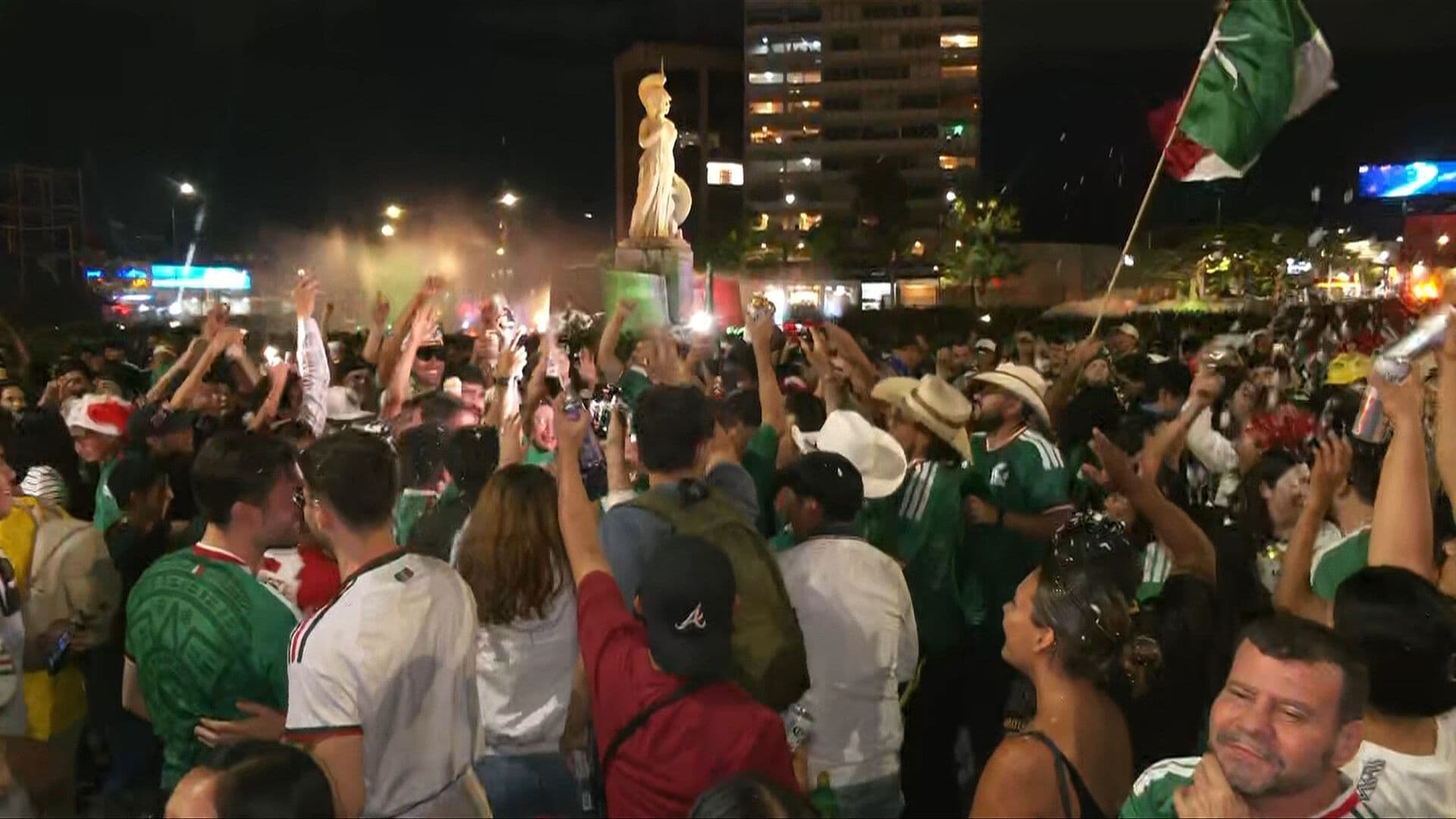 Ya No Cabe Nadie en La Minerva: Así la Fiesta por Segunda Victoria de México