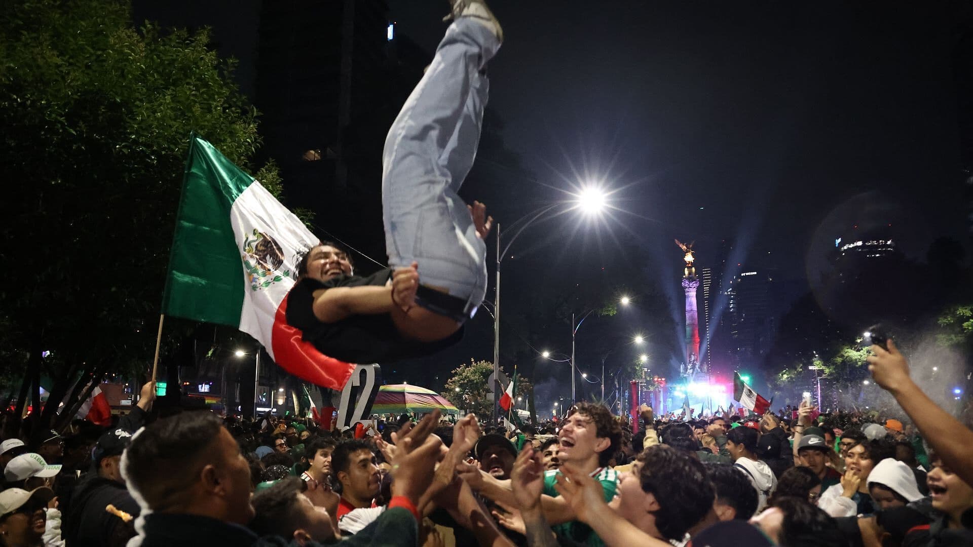 La Fiesta No Termina: Continúan Cortes Viales en CDMX por Celebración del Triunfo de México