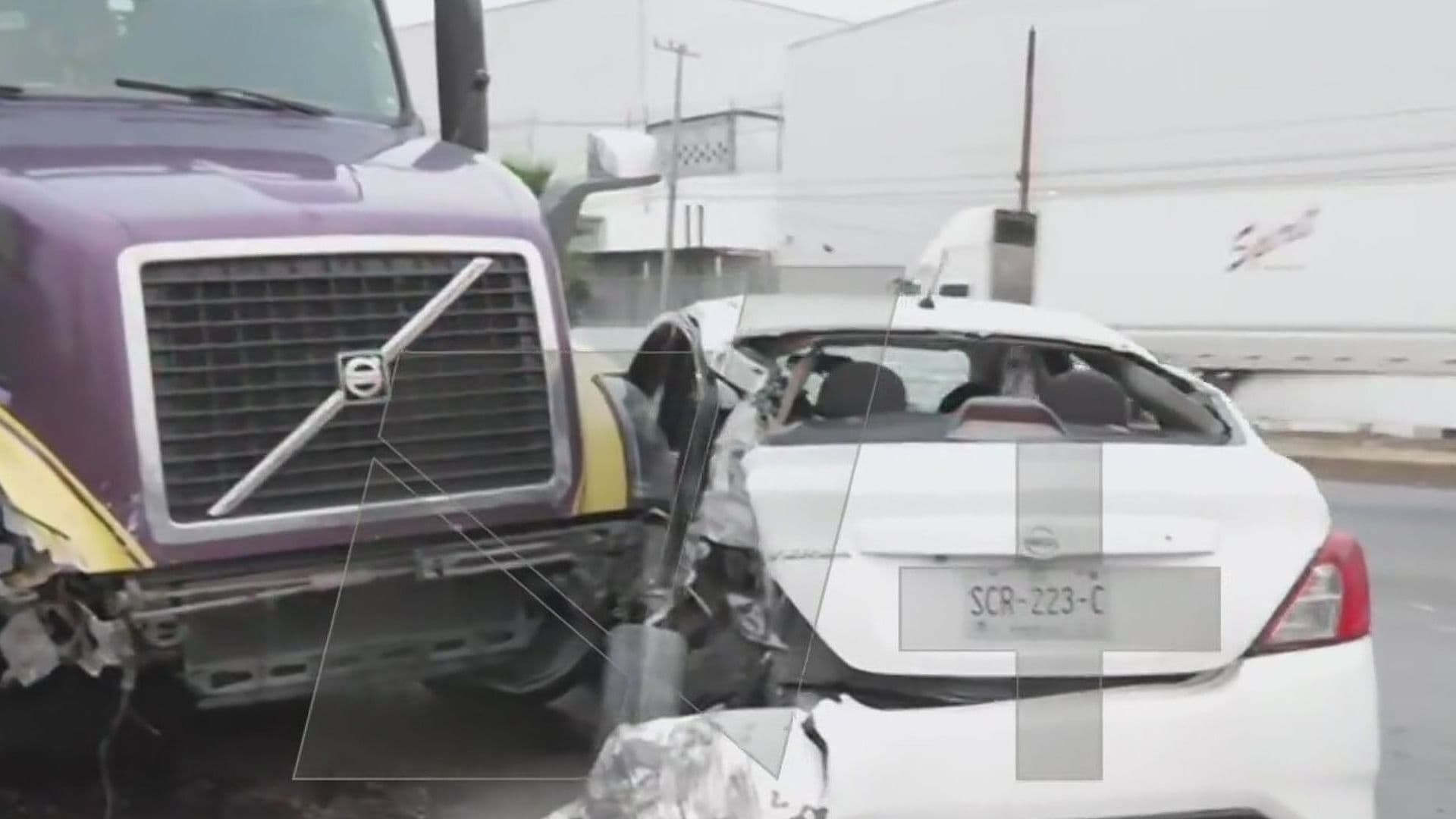 Deja Choque de Tráiler y Carro, Colapso Vial; Hay 6 Heridos en Carretera a Laredo en Apodaca