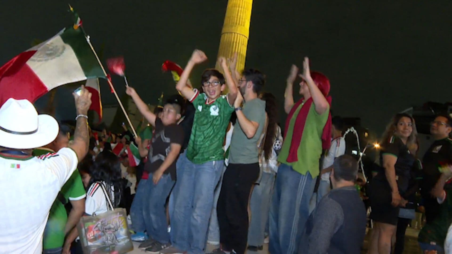 Festejos en Avenida Juárez por Victoria de México contra Corea del Sur en el Mundial 2026