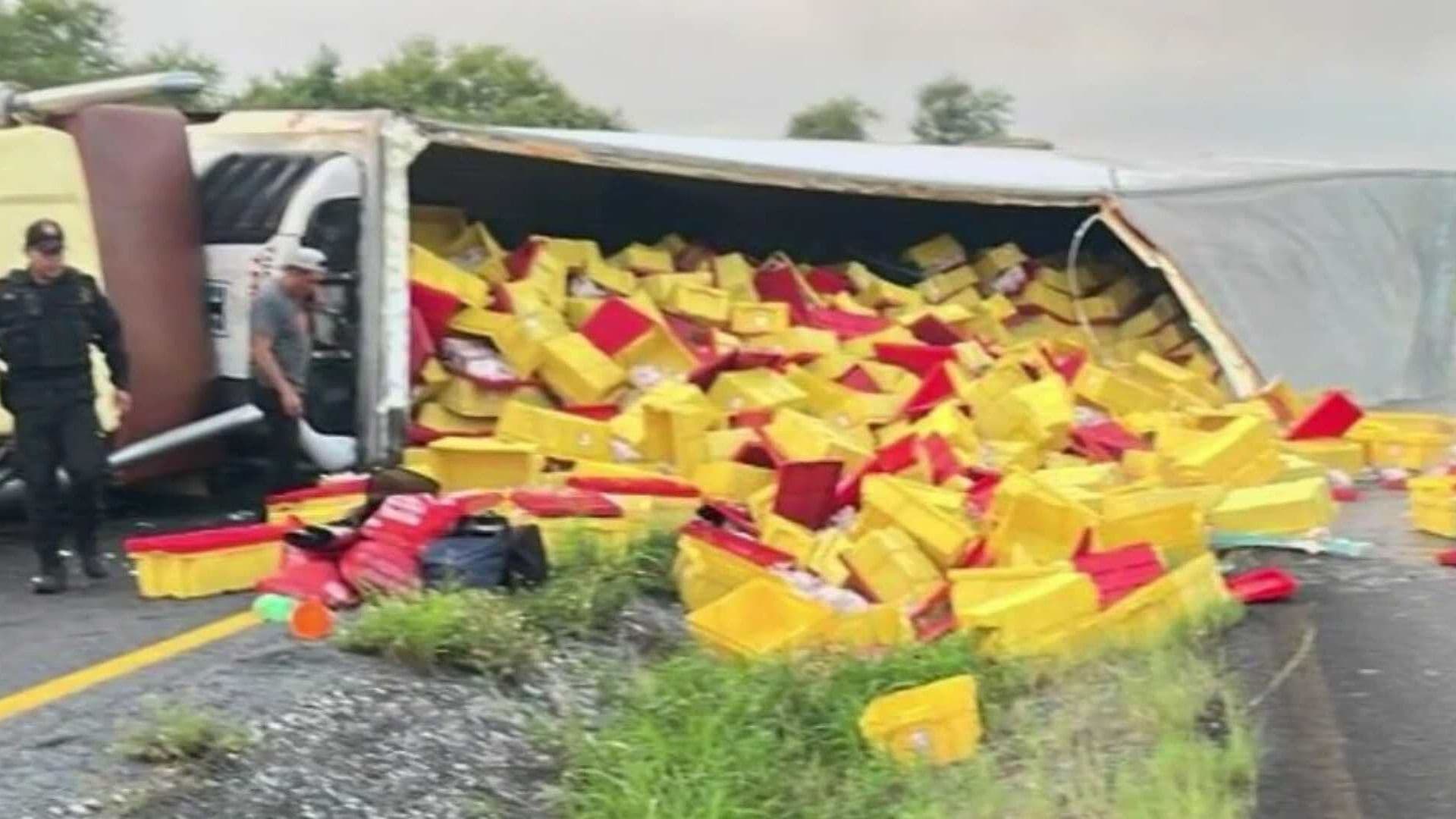 Cierre Parcial de Carretera Nacional por Volcadura en Montemorelos