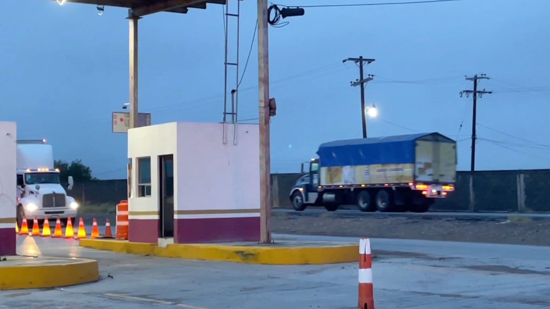 Transportistas de Nuevo Laredo en Desacuerdo por Aumento de Peaje en Cruces Internacionales