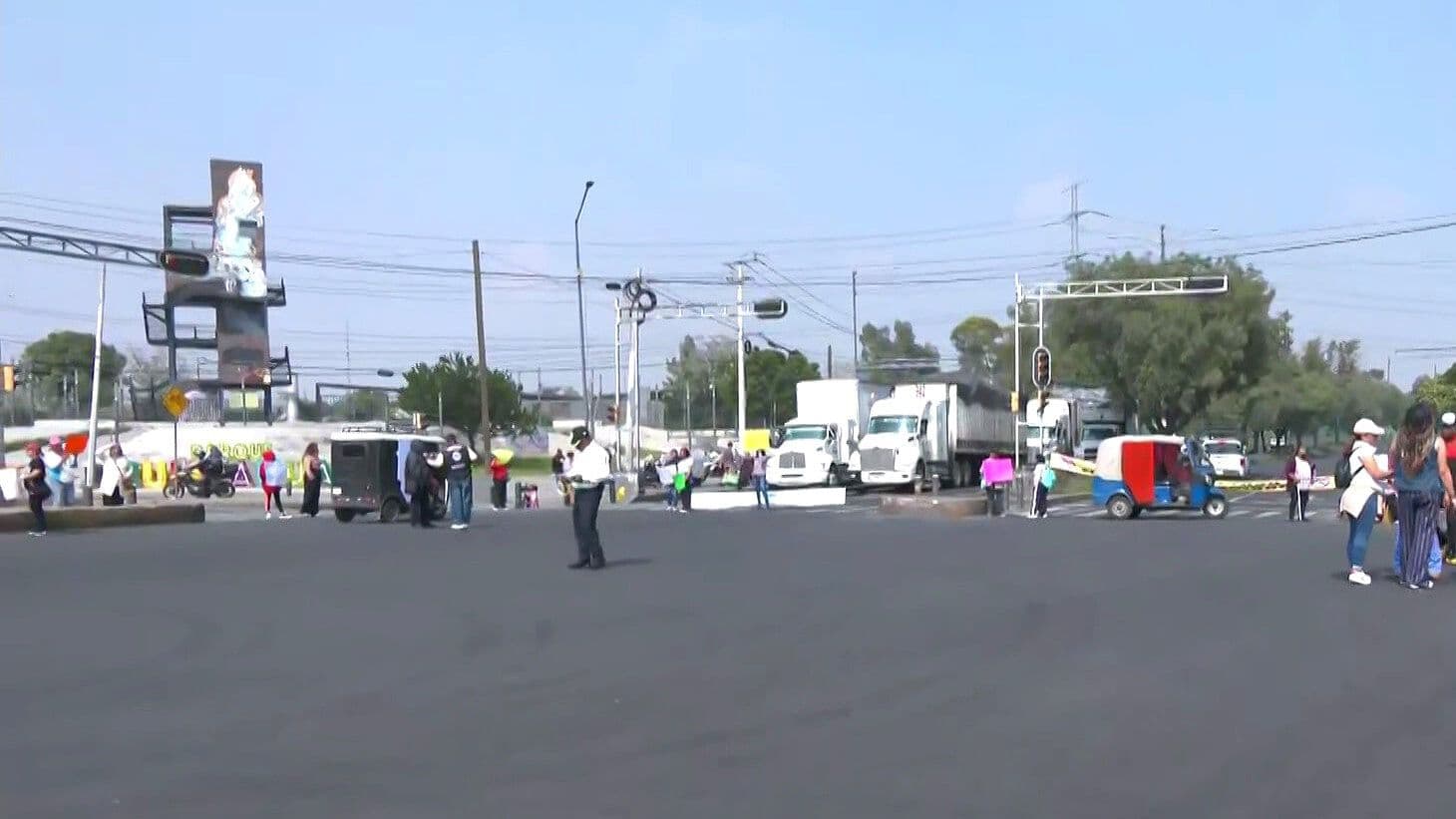 Bloqueo en Iztapalapa Hoy: Vecinos Exigen Reanudar Obras de Drenaje