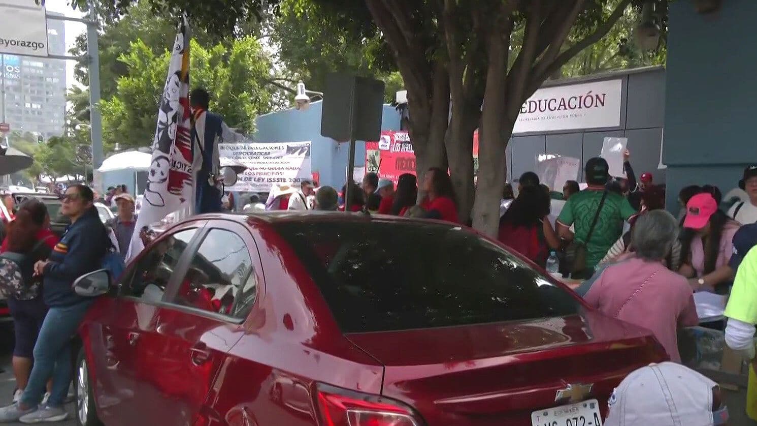 CNTE Protesta Frente a la SEP en Av. Universidad; No Hay Afectaciones Viales