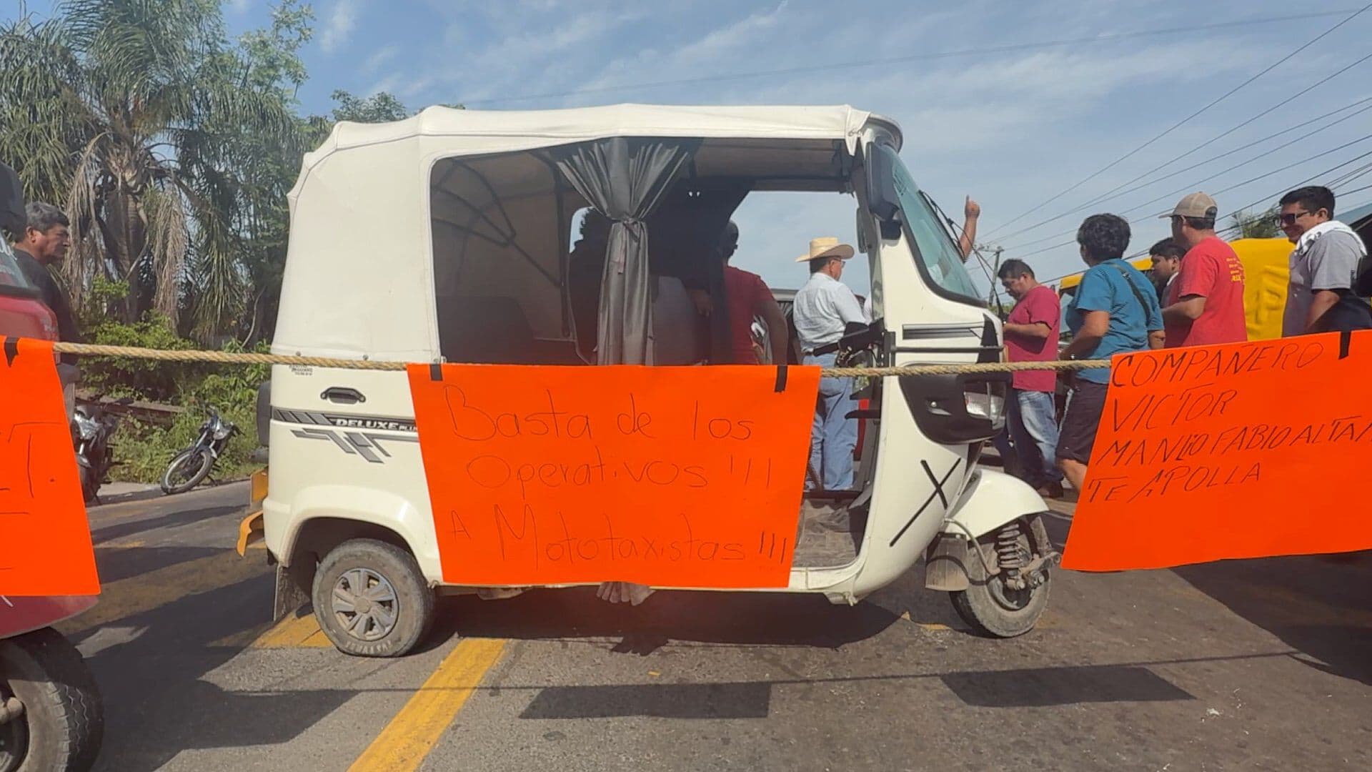 Mototaxistas Bloquen Carretera Veracruz-Xalapa
